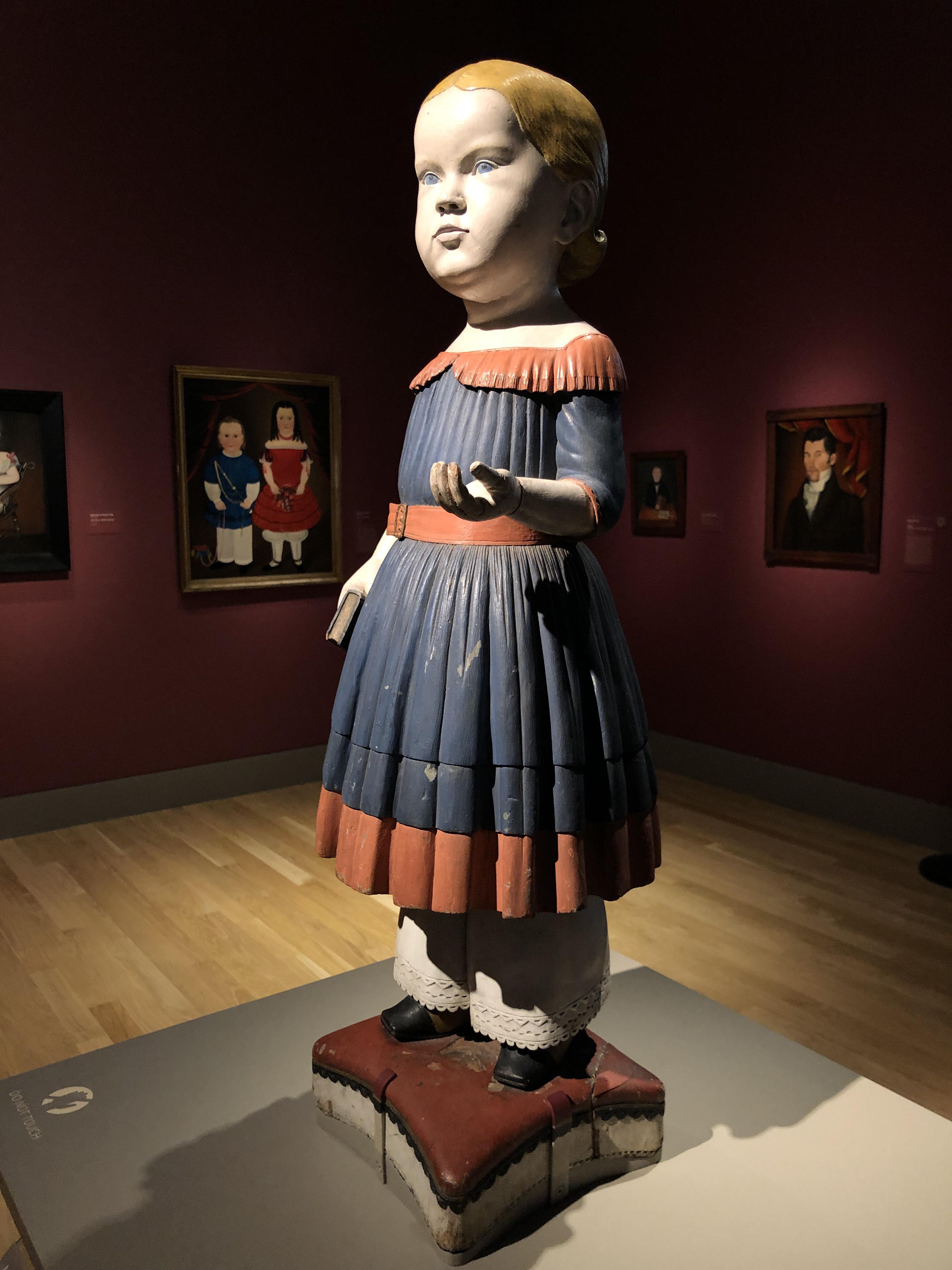 This statue that looks like the Squid Game doll r/mildlyinteresting