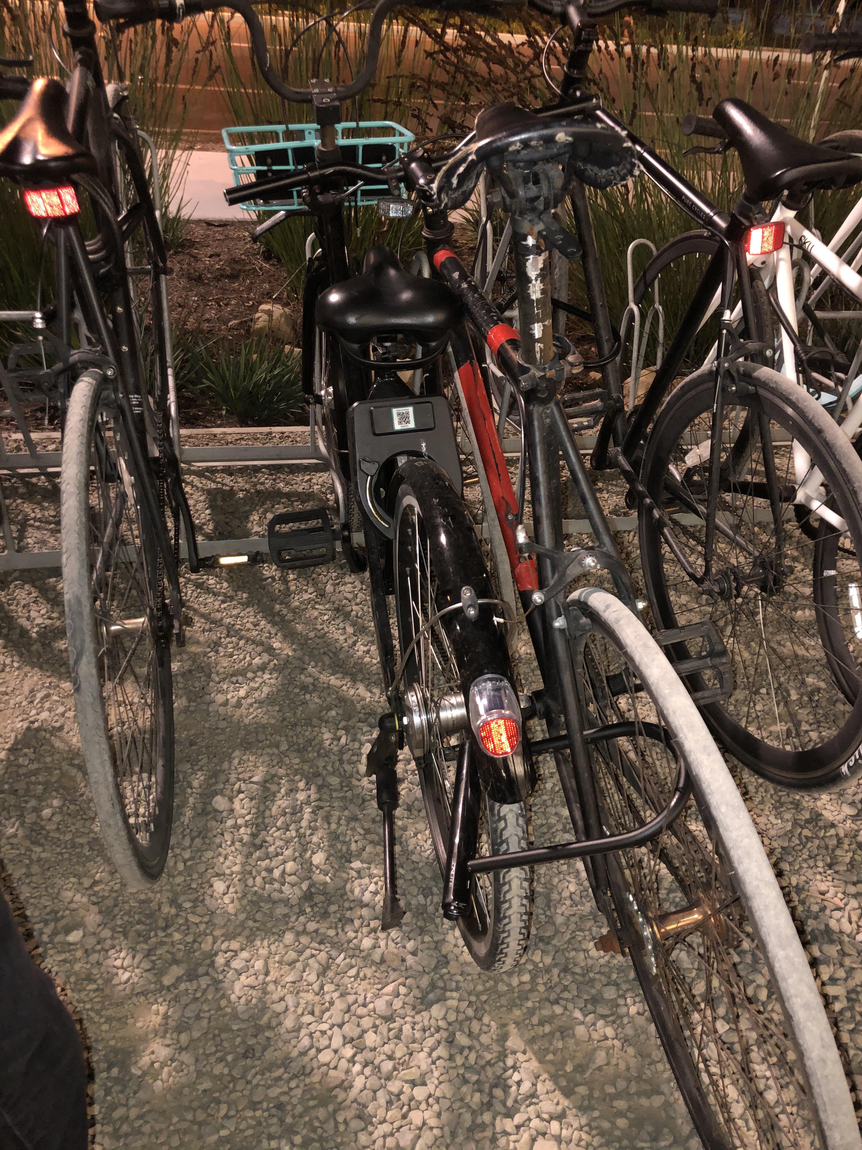 bruh why you gotta lock your bike to a hopr >( r/UCSantaBarbara