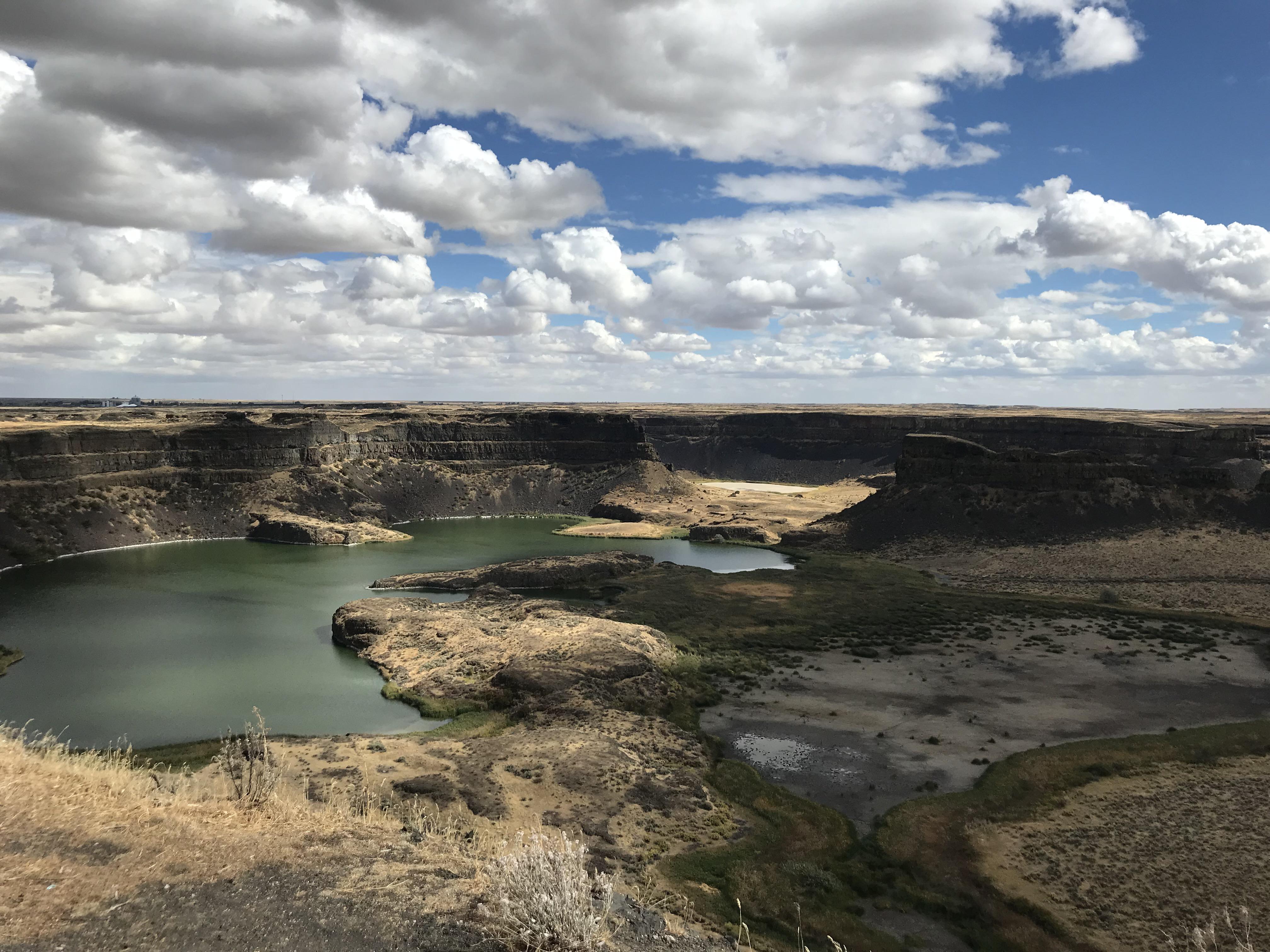 [Earth] Dryfalls State Park Coulee City, WA r/NoSillySuffix