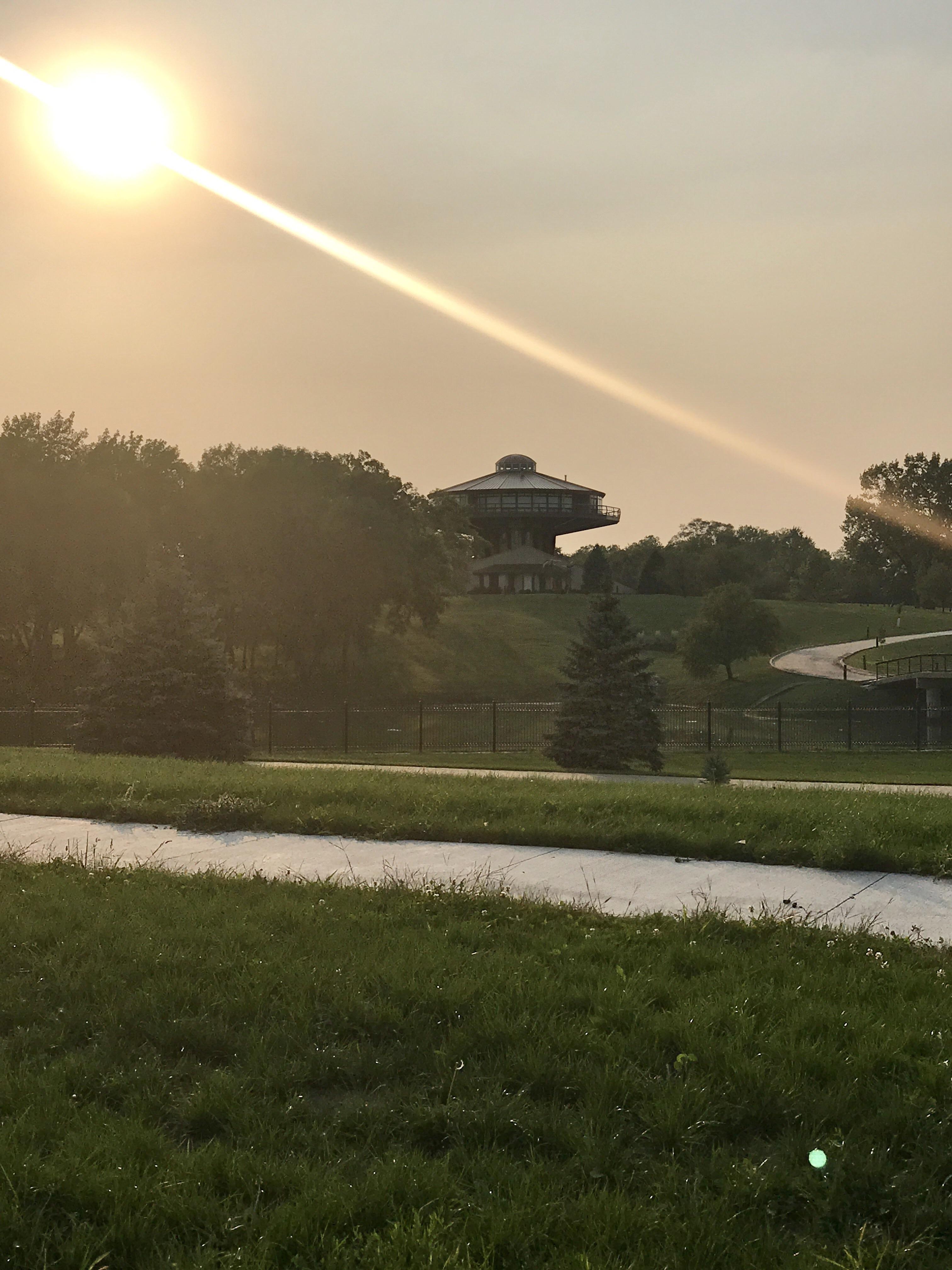 Space ship house in Urbandale, IA r/mildlyinteresting