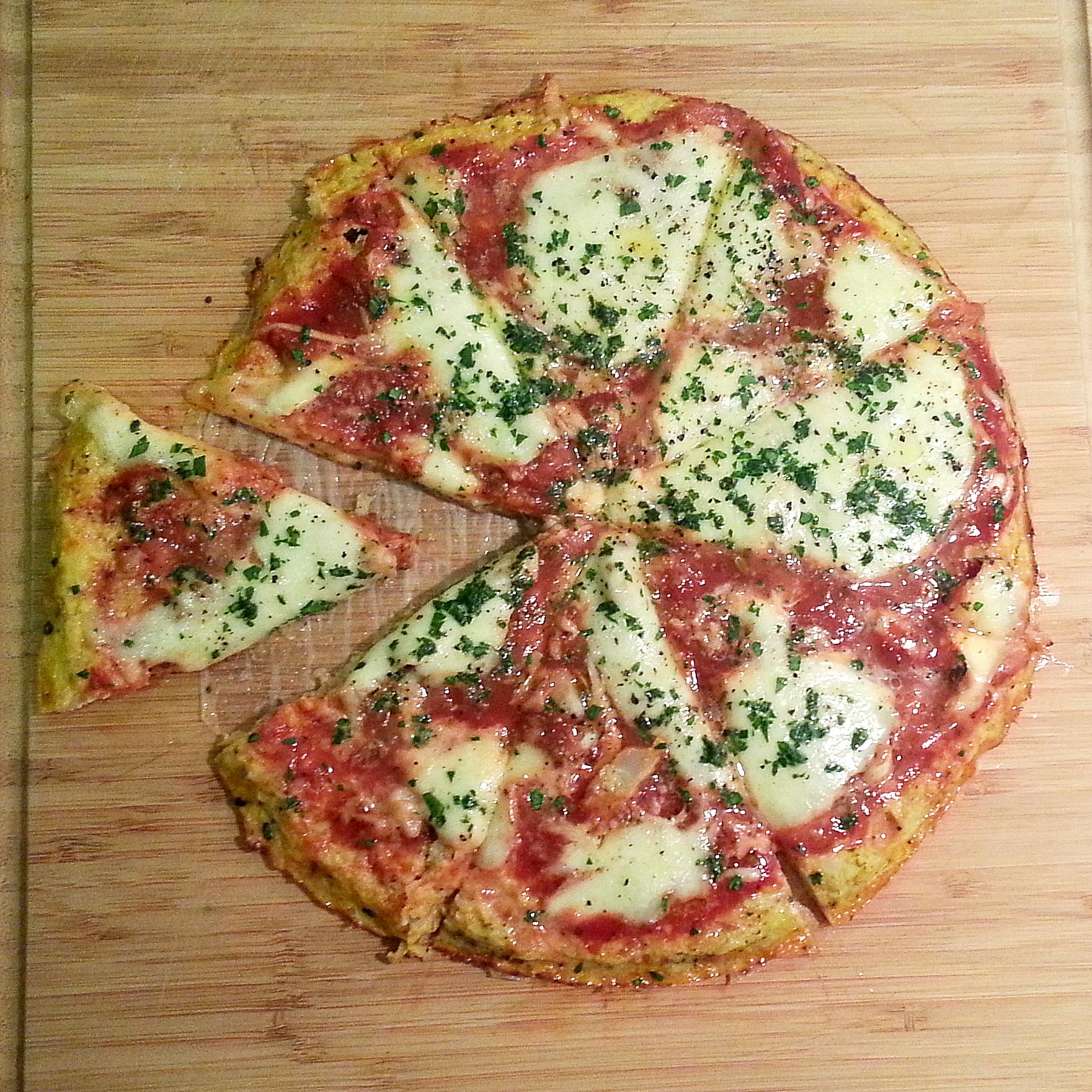 [Homemade] cauliflower pizza margherita with garlic r/food