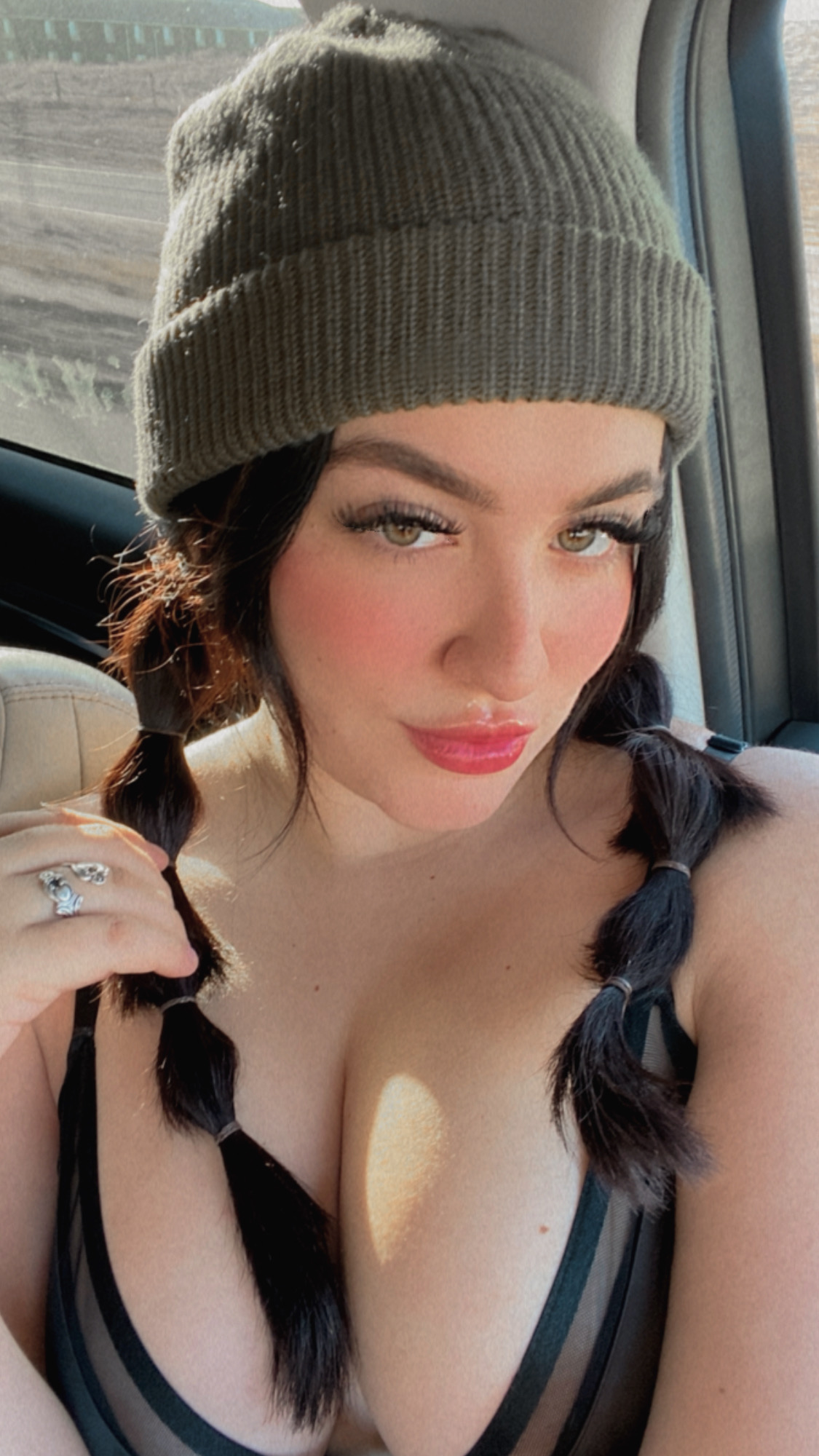 Maple Divine (Diegesis) : reactgirlsofYT