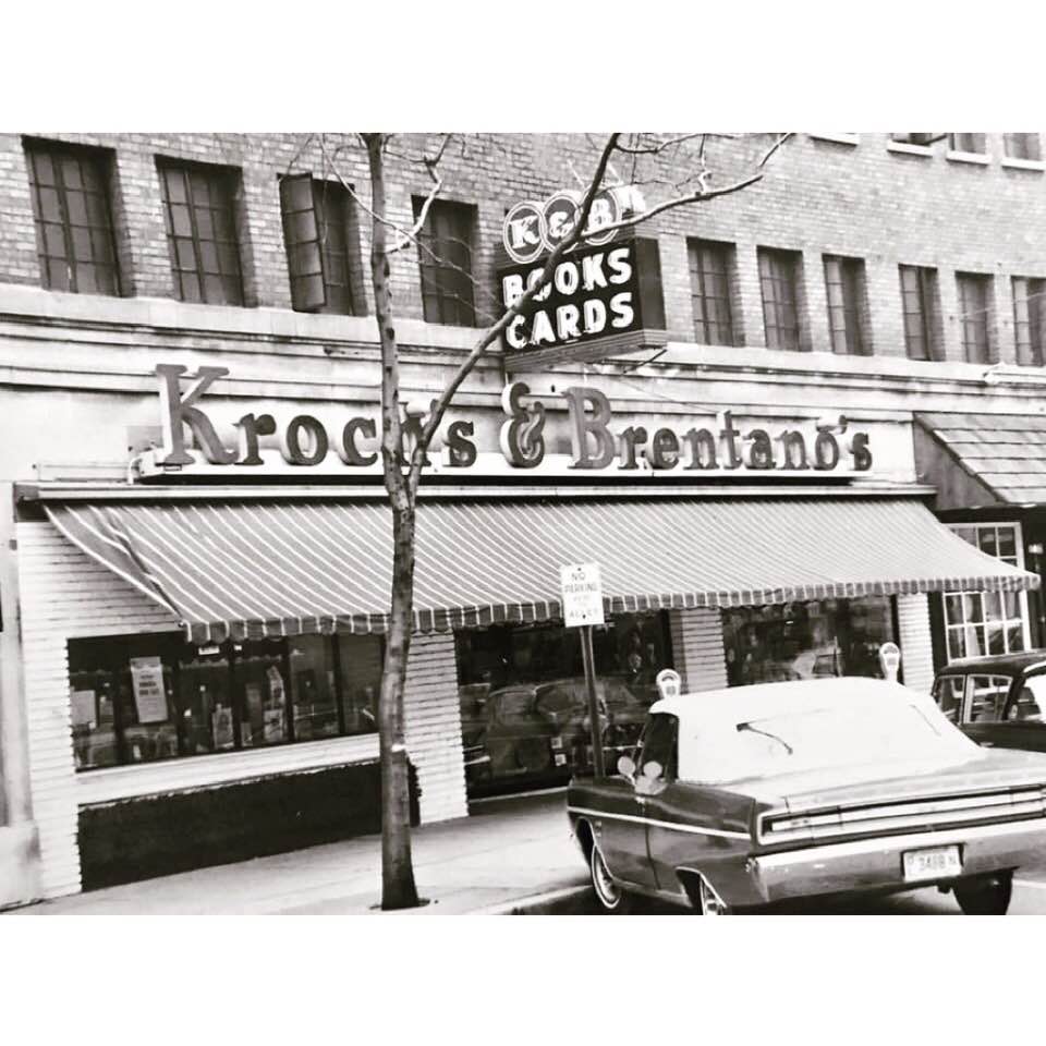 Photo of a Kroch’s & Brentano’s Book Store once located at 1723 W