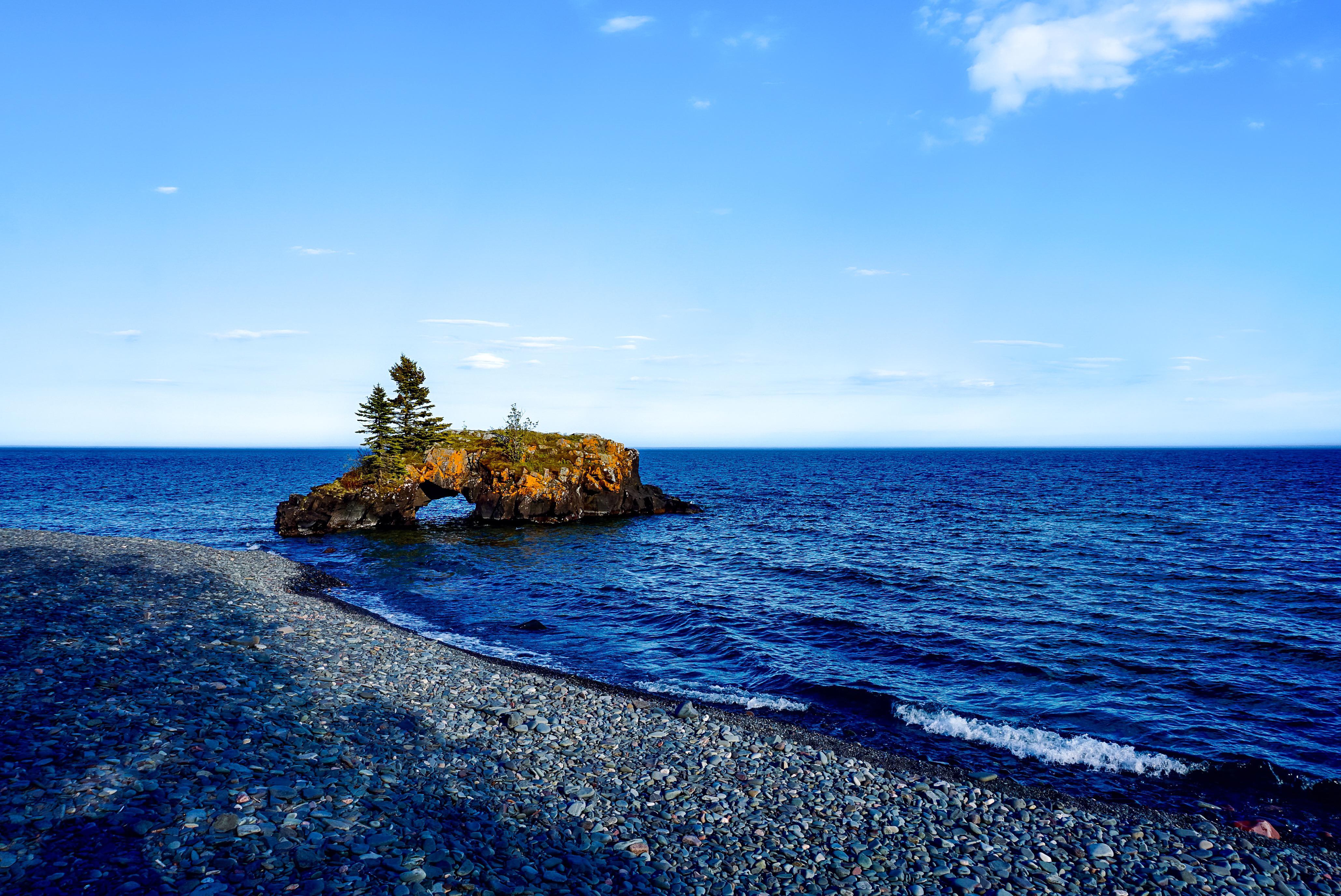 Hollow Rock on Lake Superior near Grand Portage, MN. [OC] [4118x2751