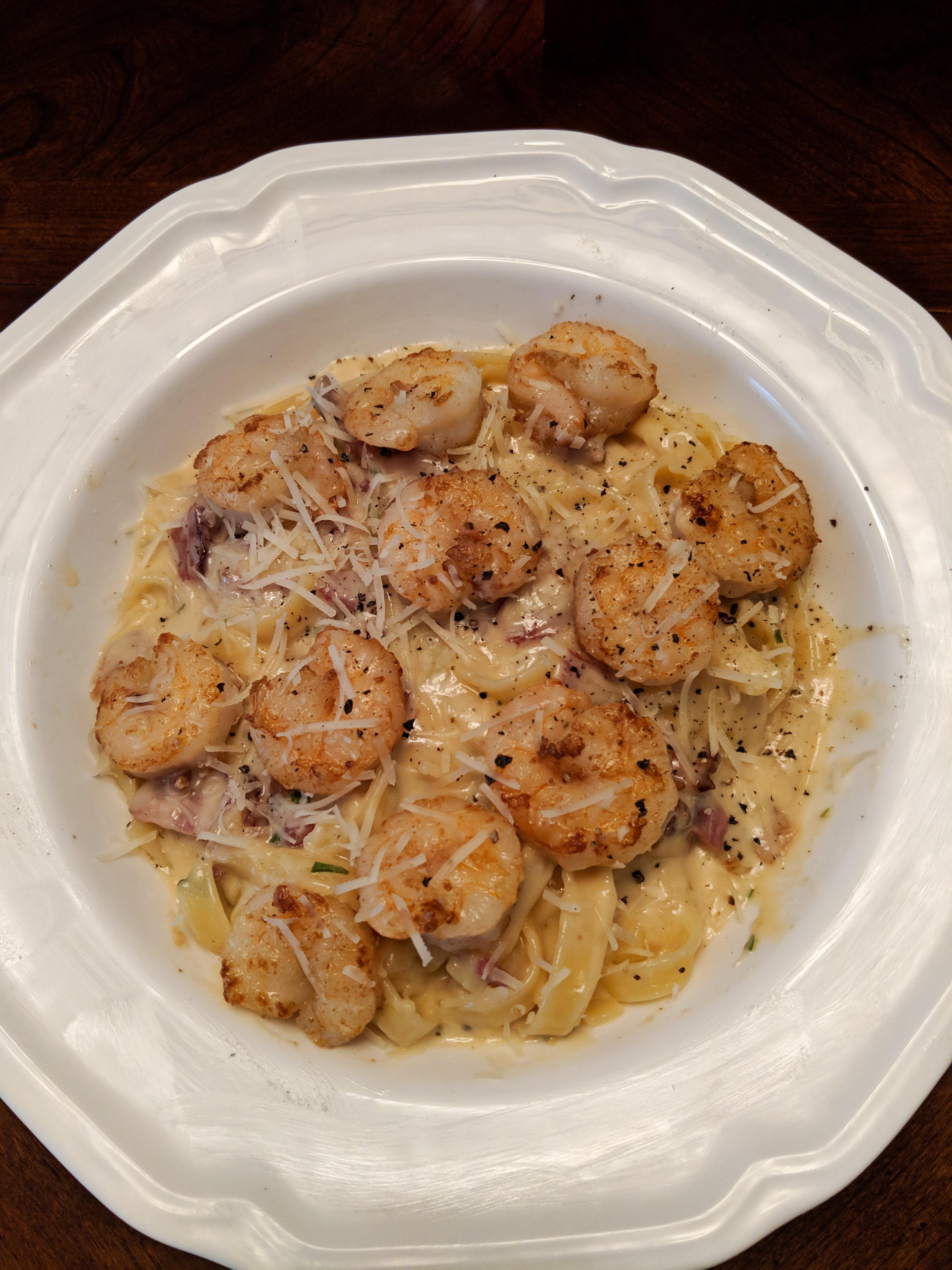 [Homemade] Roasted Garlic Alfredo with Shrimp and Pancetta r/food
