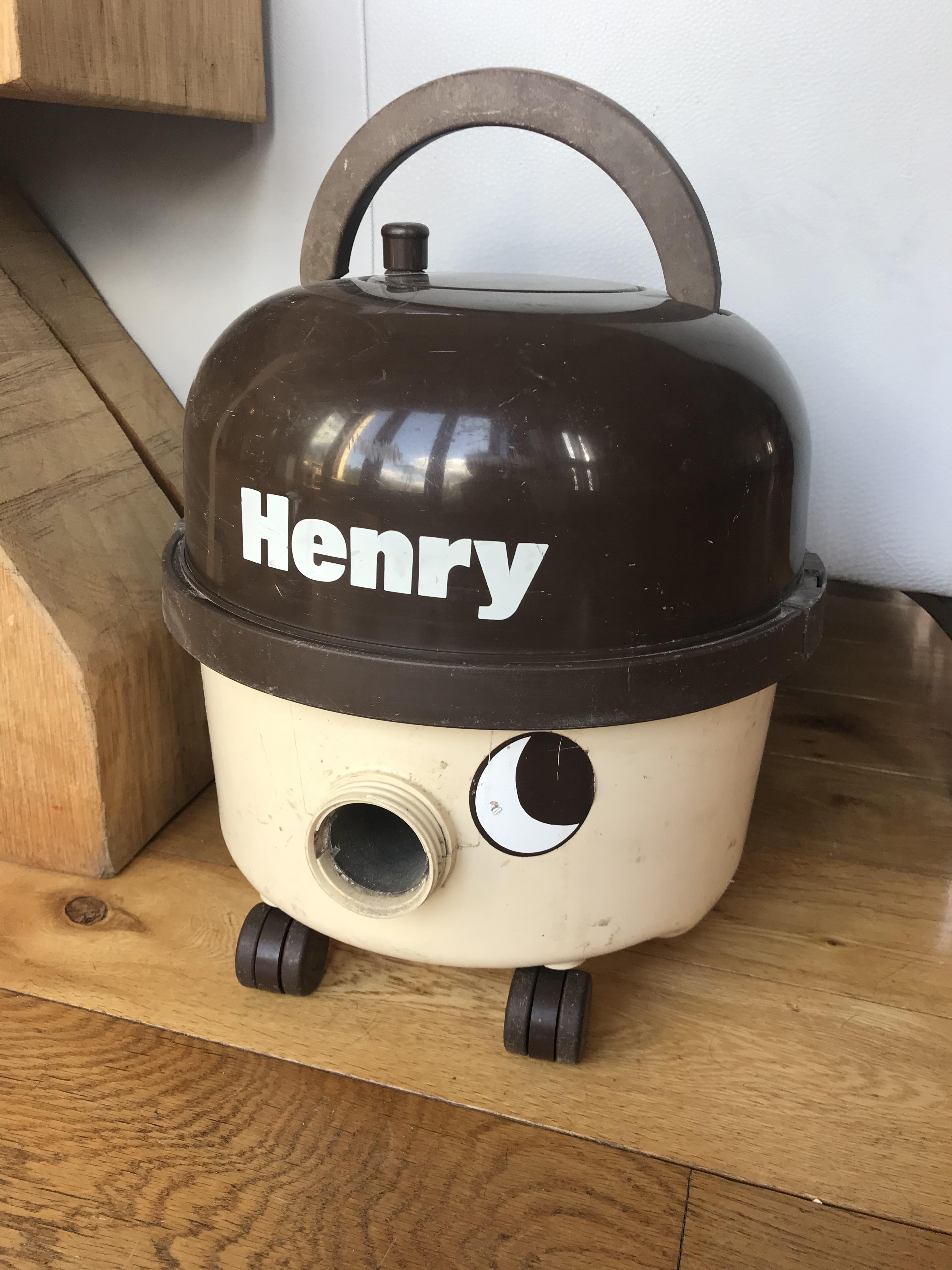 My limited edition 35 year old Henry! r/VacuumCleaners