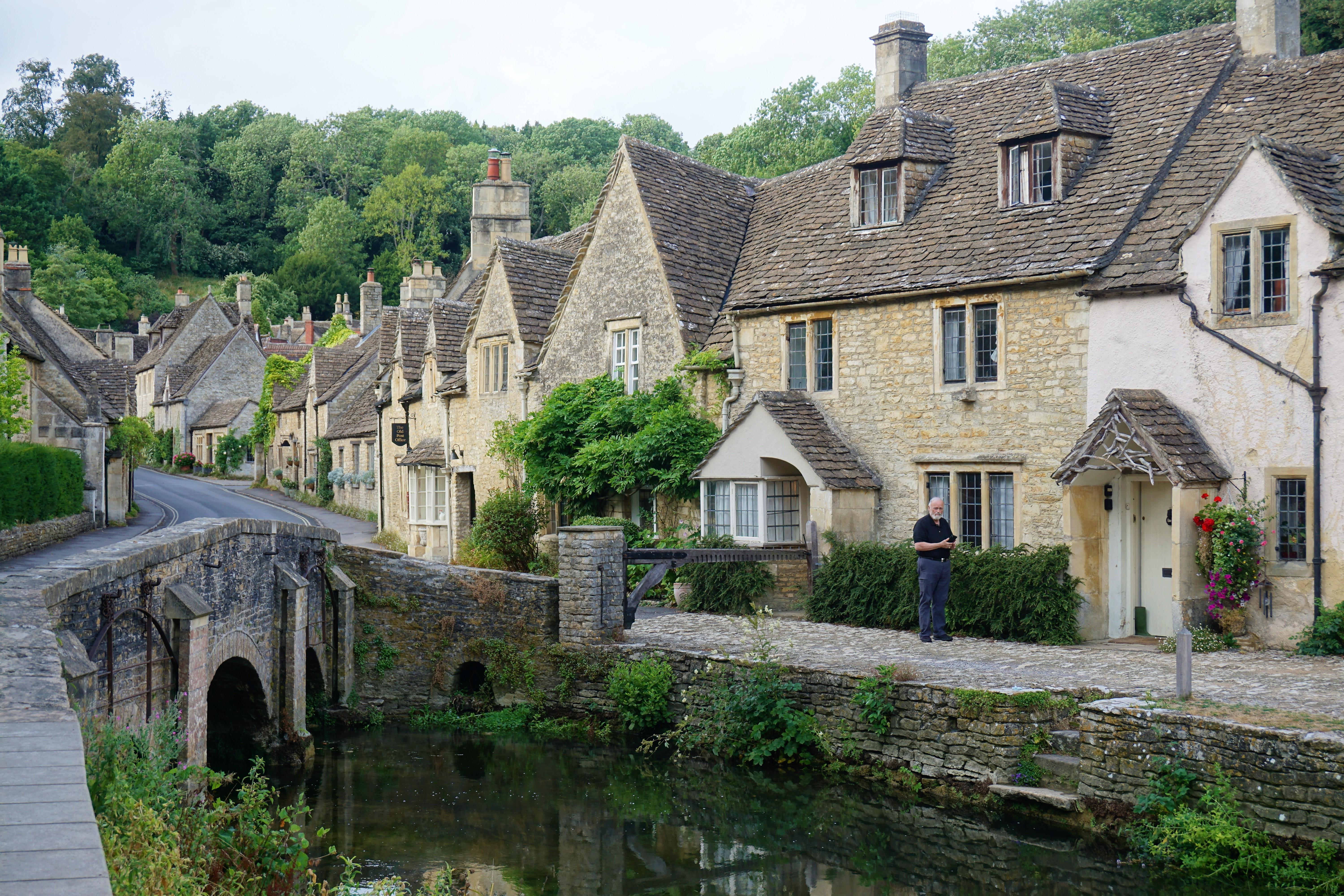 [OC] Castle Combe, The Cotswolds, UK [6000x4000] r/VillagePorn