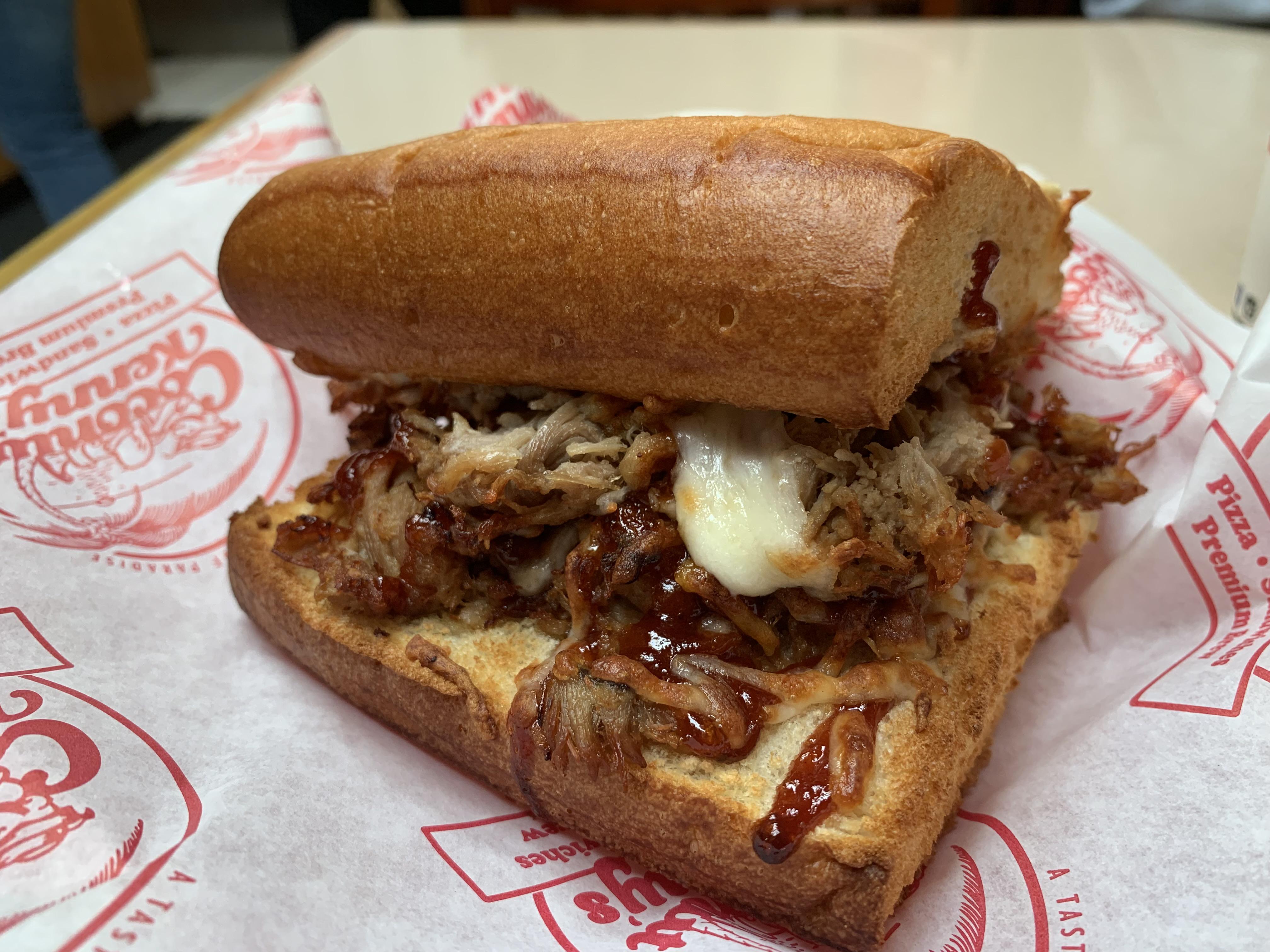 [i ate] Hawaiian Kalua pork sandwich r/food
