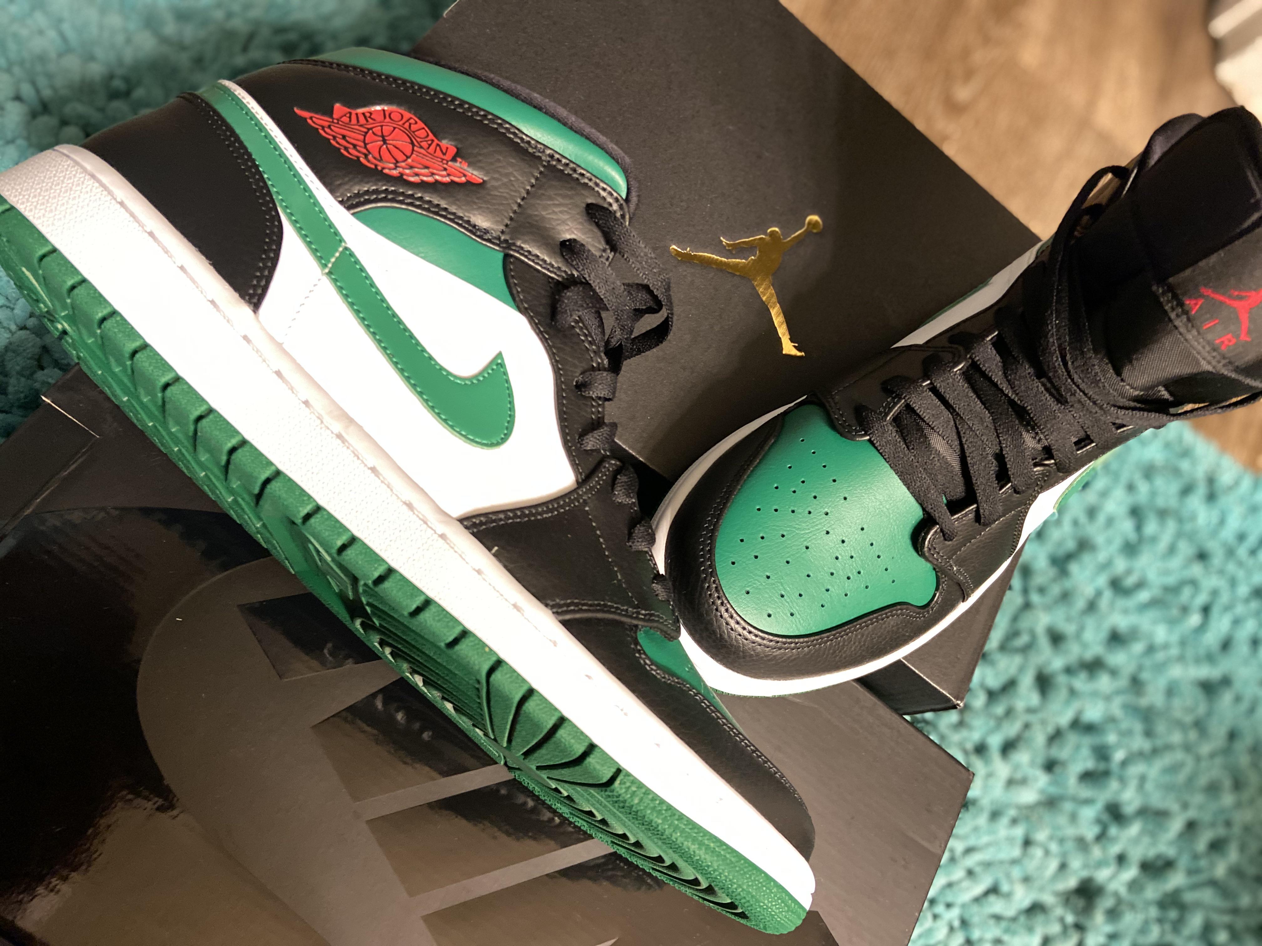 Jordan 1 Mids r/sneakerhead