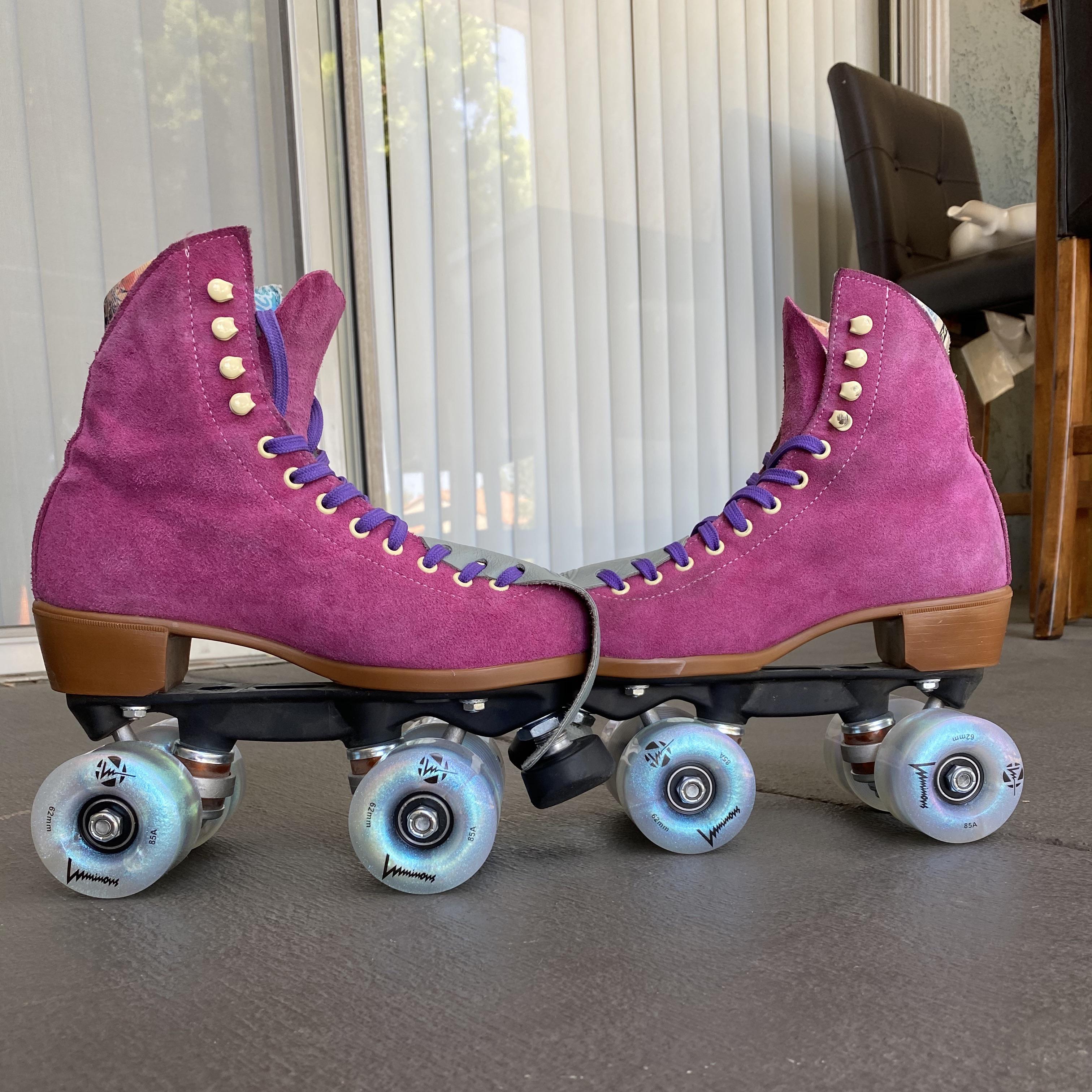 Trying out the magenta & purple look 🤔 r/rollerskateaesthetic