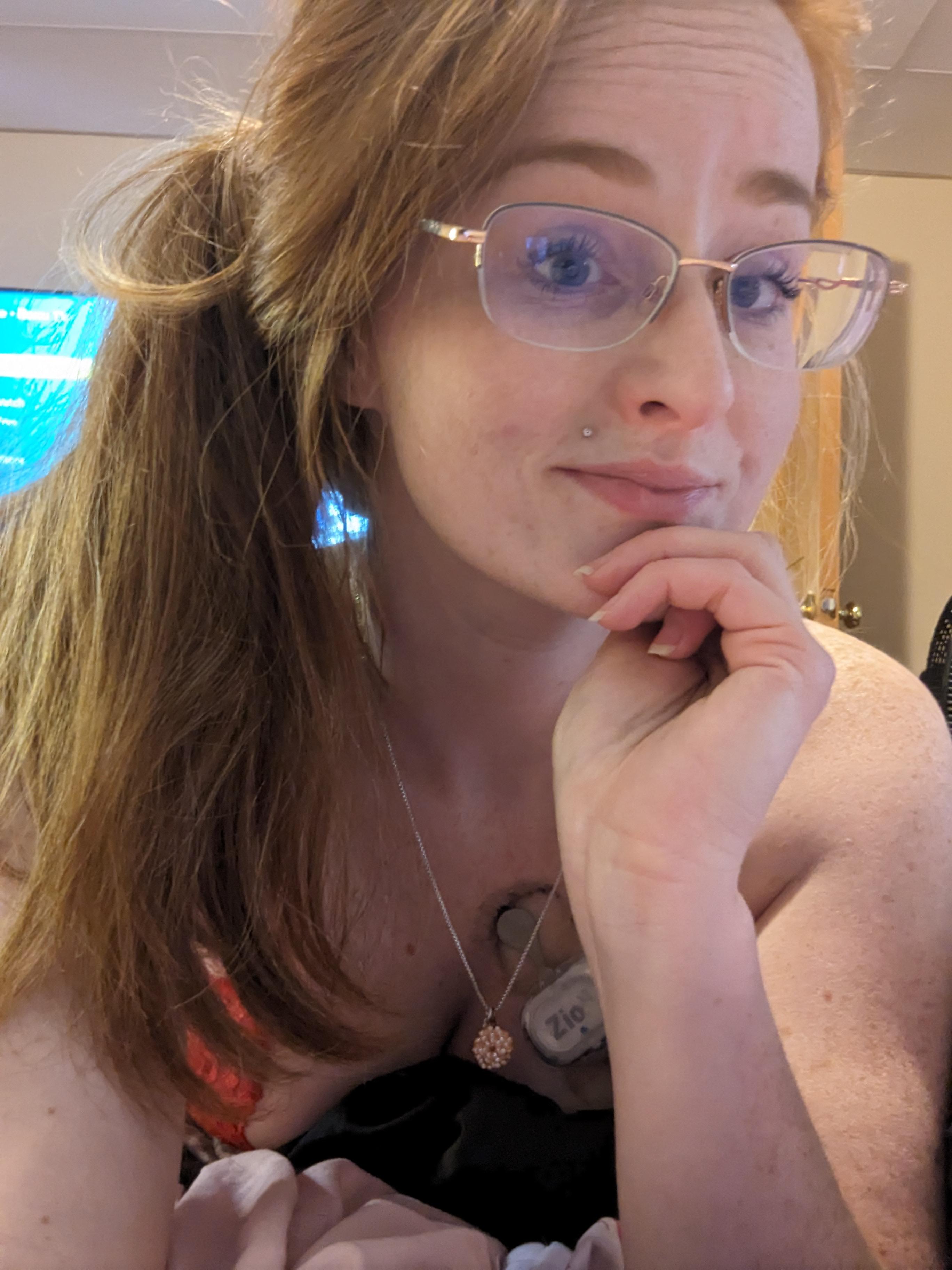 Onlyfans cutie. Nerdy with red hair and blue eyes. : cuteonlyfans