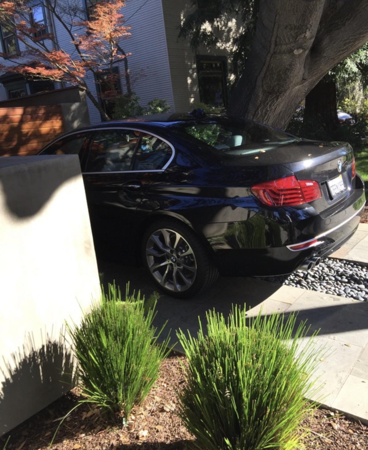 A picture of Tim Cook’s car, CEO of Apple worth more than 1 Billion