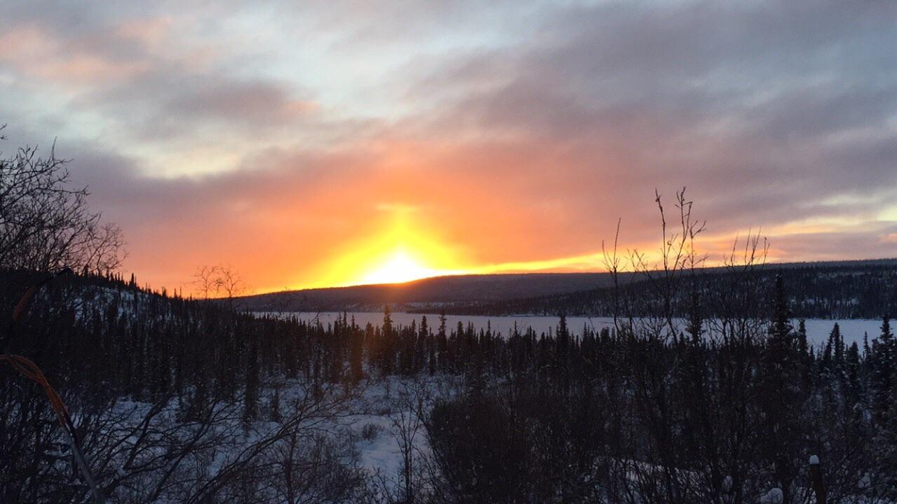 Sunset over Paxson Lake, Alaska [OC] [1280x720] r/EarthPorn