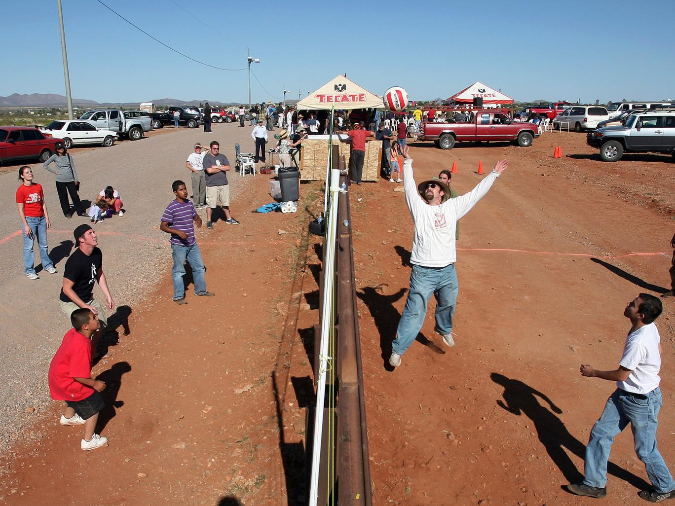 Annual "Wallyball" game on the US/Mexico border in Naco r/Borderporn