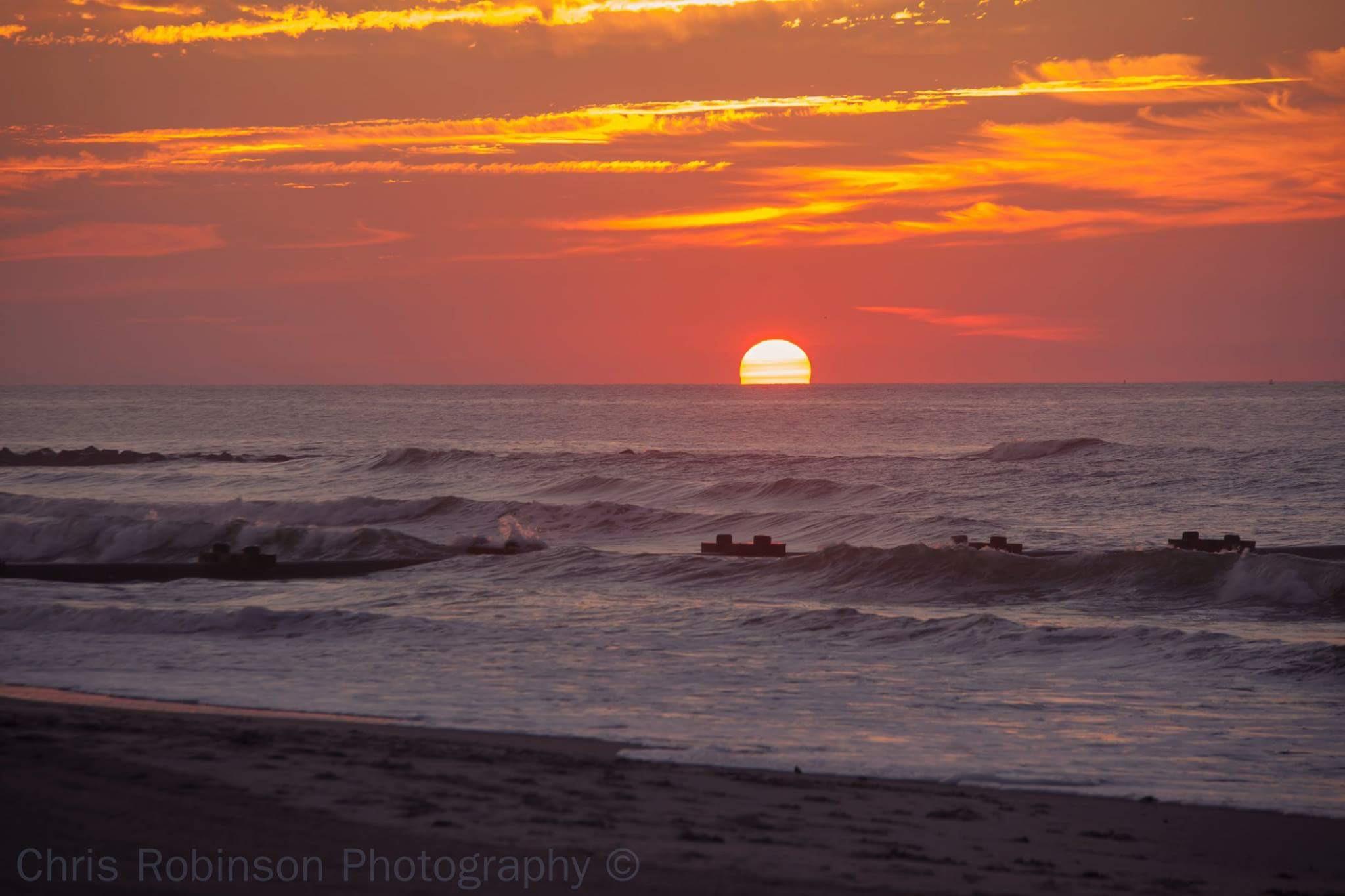 Ocean City , New Jersey sunrise . [5616x3744] [OC] r/waterporn
