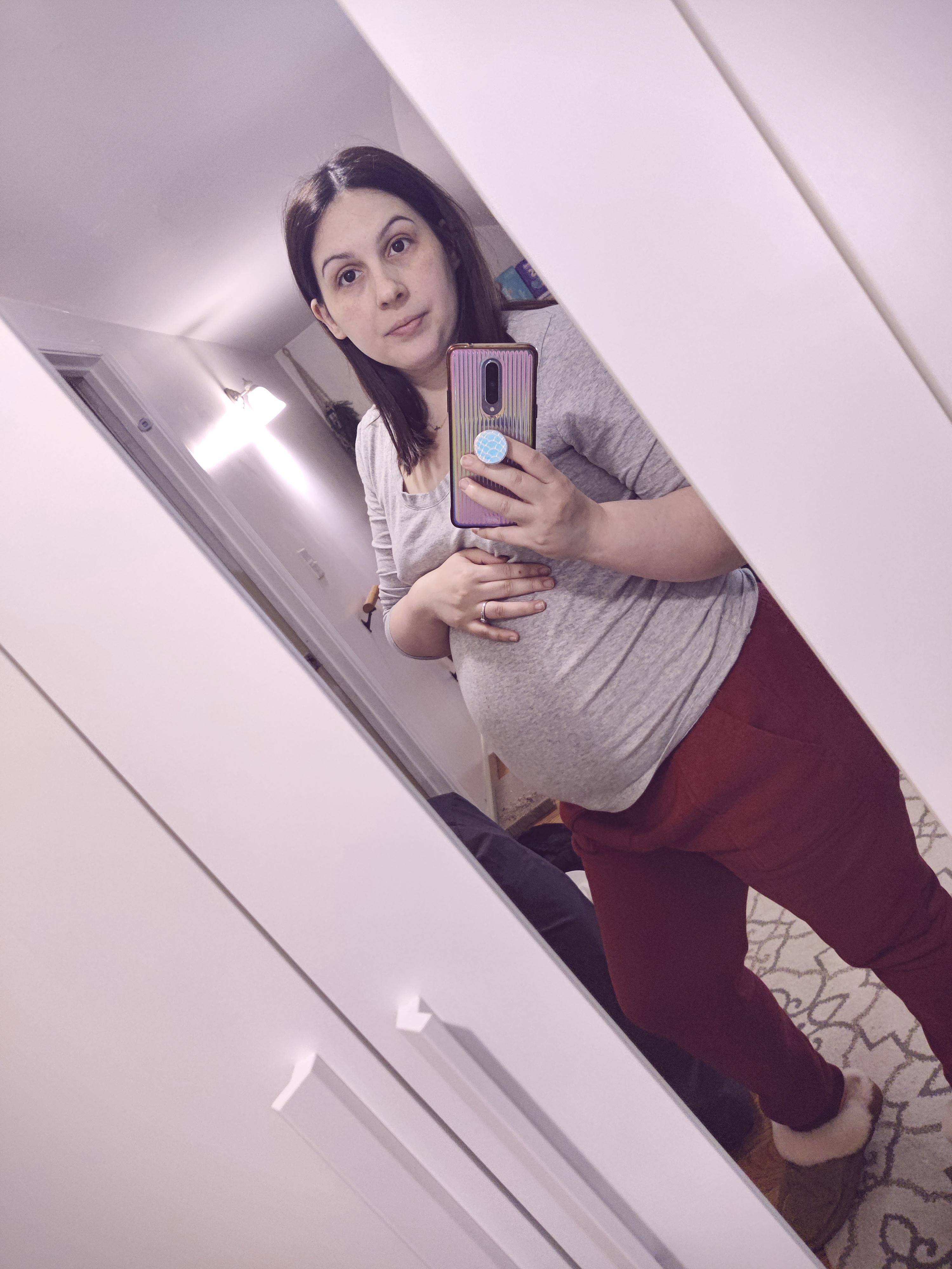 Rub my belly r/ClothedPreggo