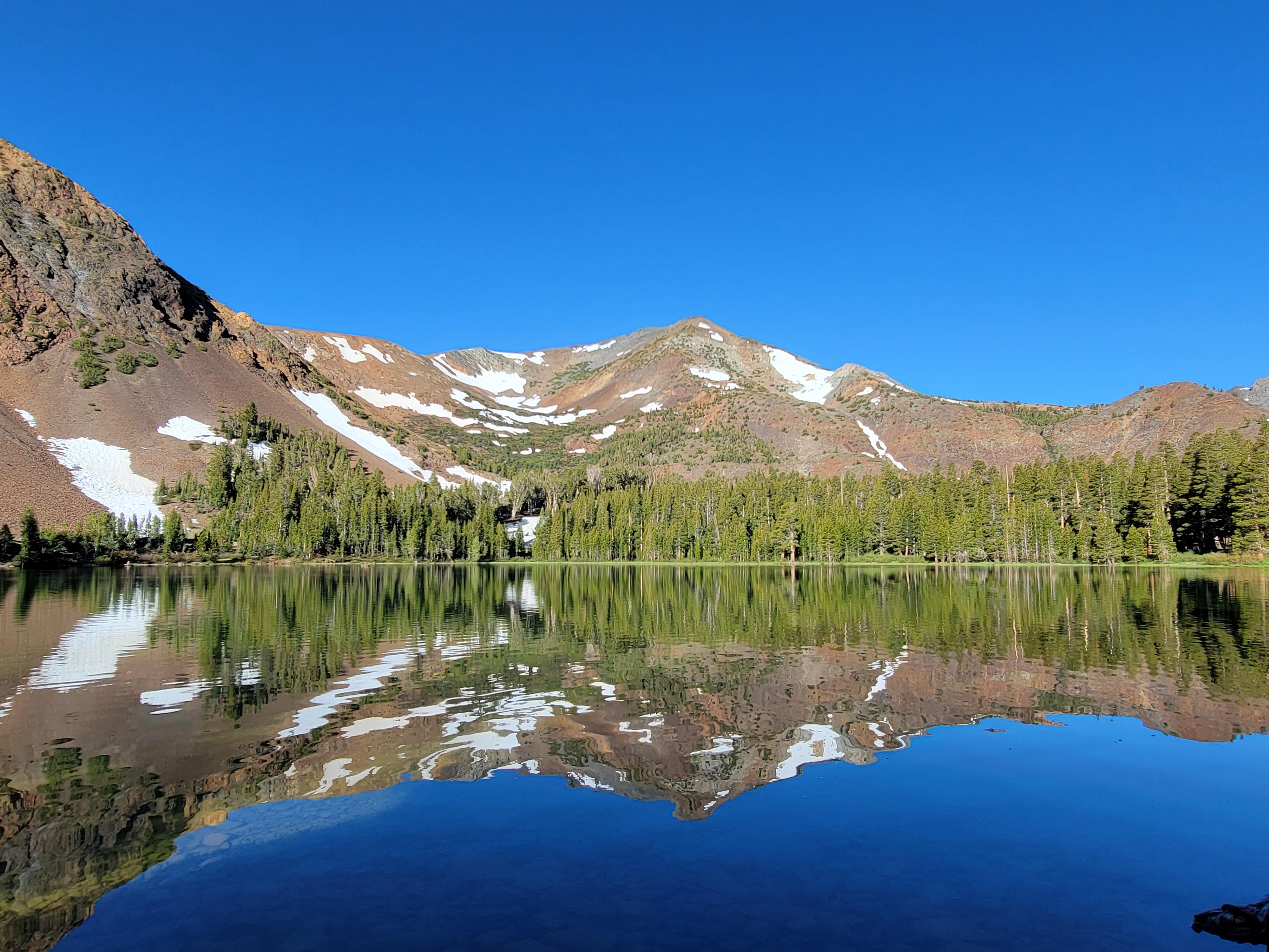 Virginia Lake, Mammoth Lakes CA 3000x4000[OC] r/EarthPorn