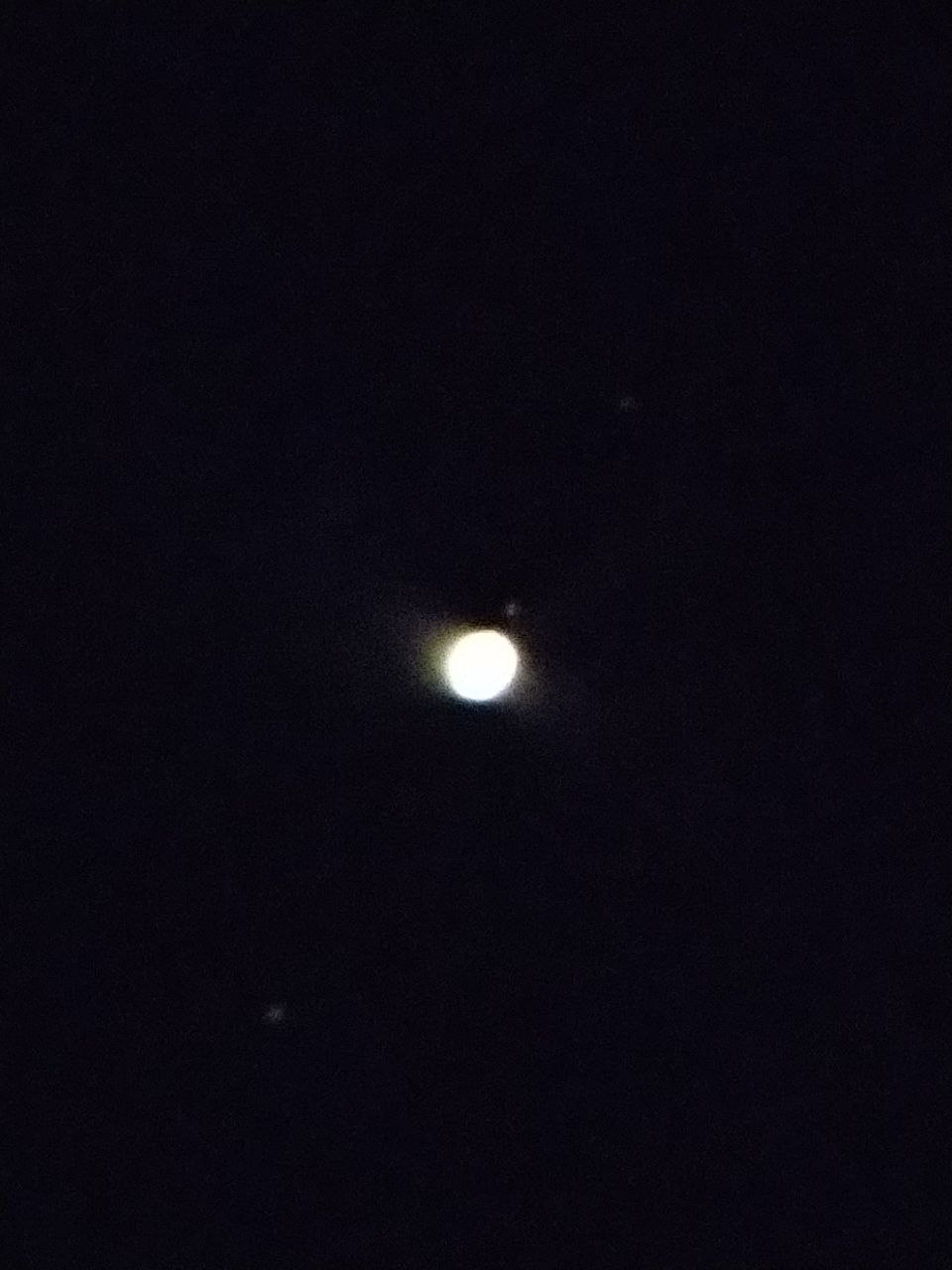 My first pic of Jupiter and its moons, my telescope SkyWatcher