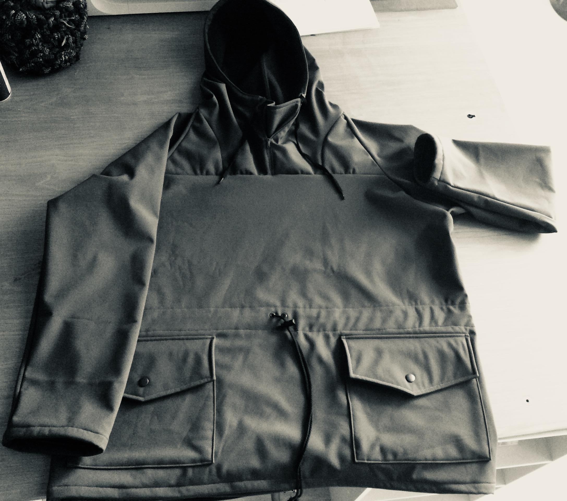 I’ve spend the last few days sewing this oversized zipped hoodie with