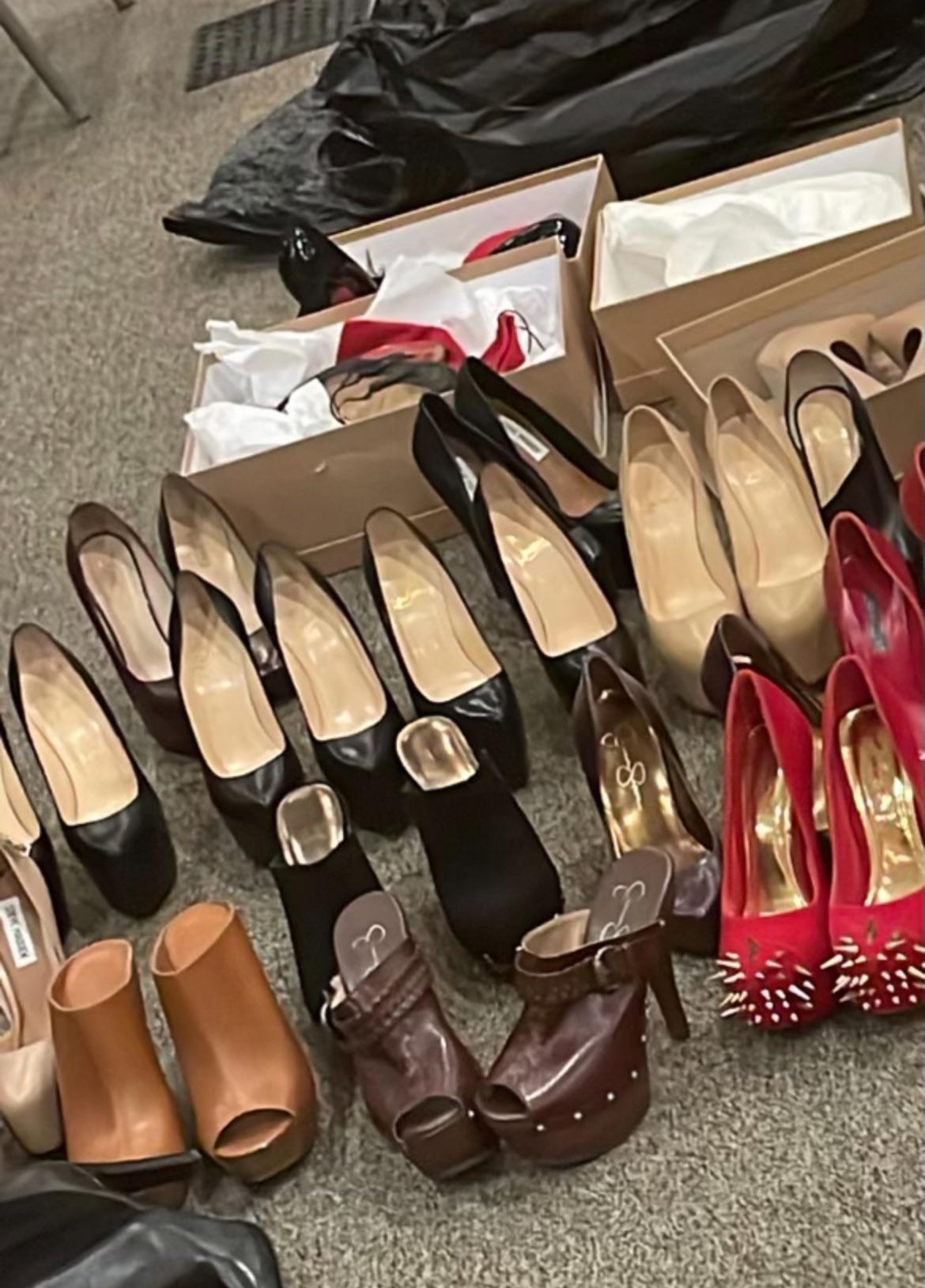 Unboxing again 🥰 r/louboutins