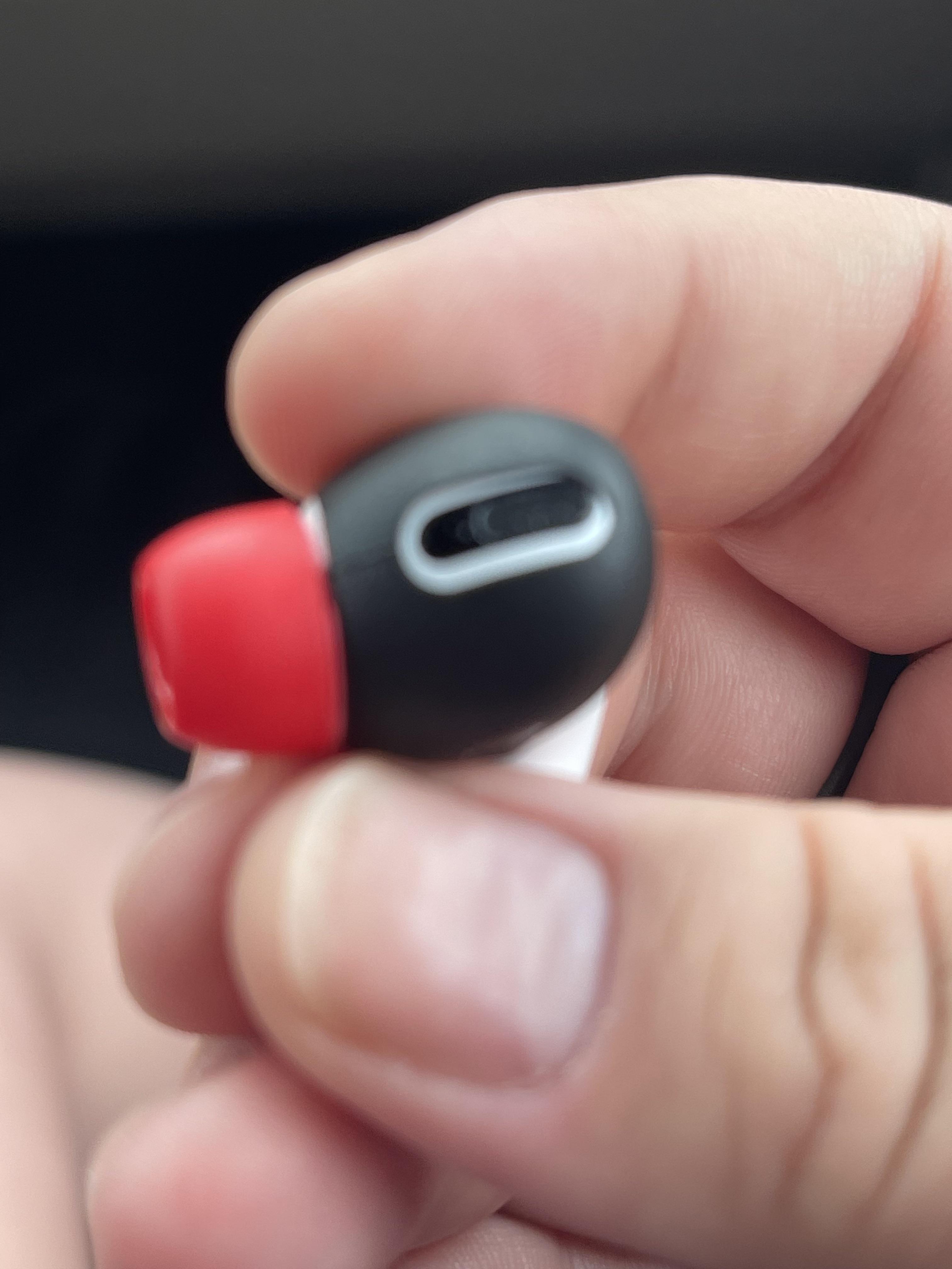 Im having a problem with my airpod pro earbuds. Not the actual airpods