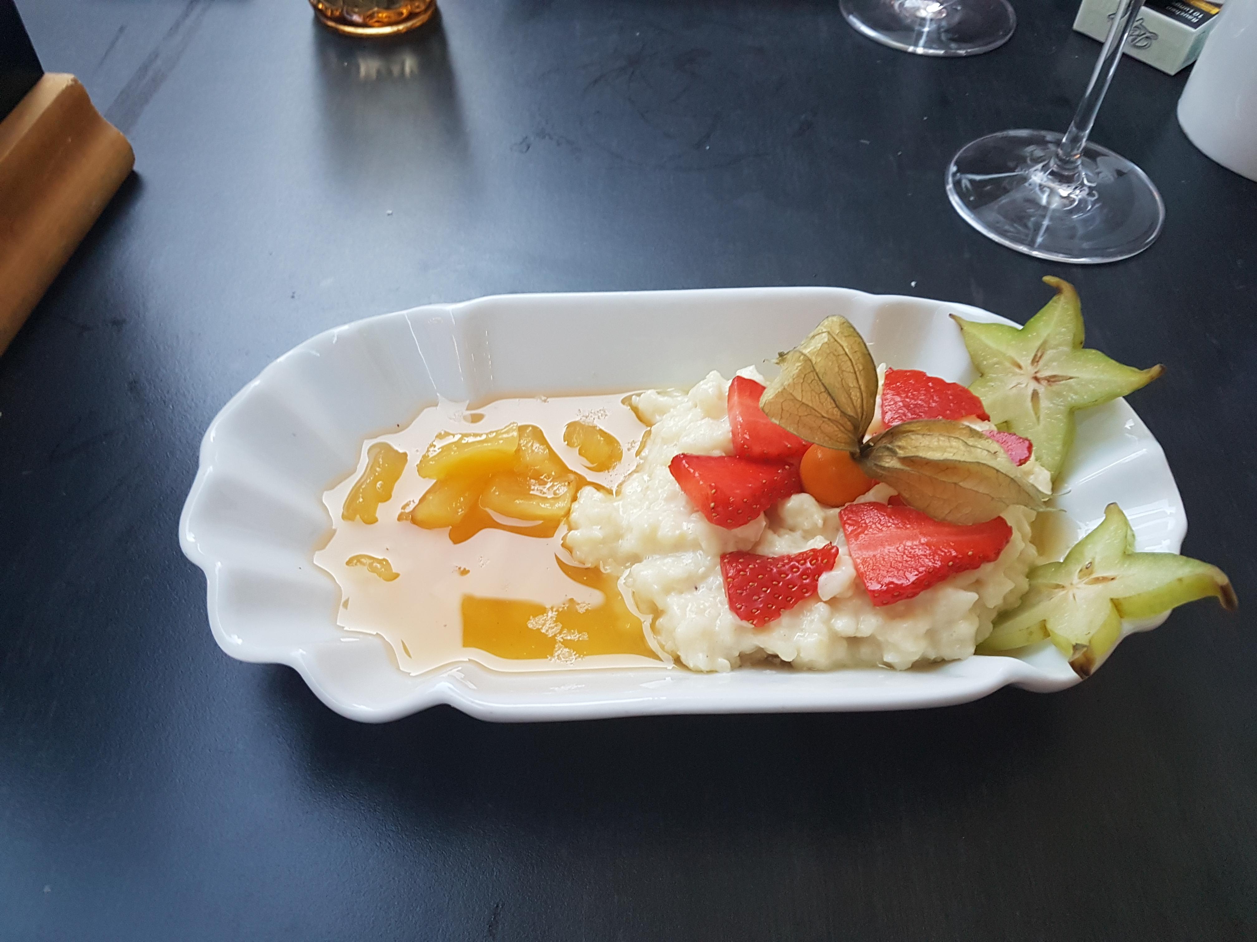 [I ate] soya rice pudding with tonka bean and caramelized pineapple r