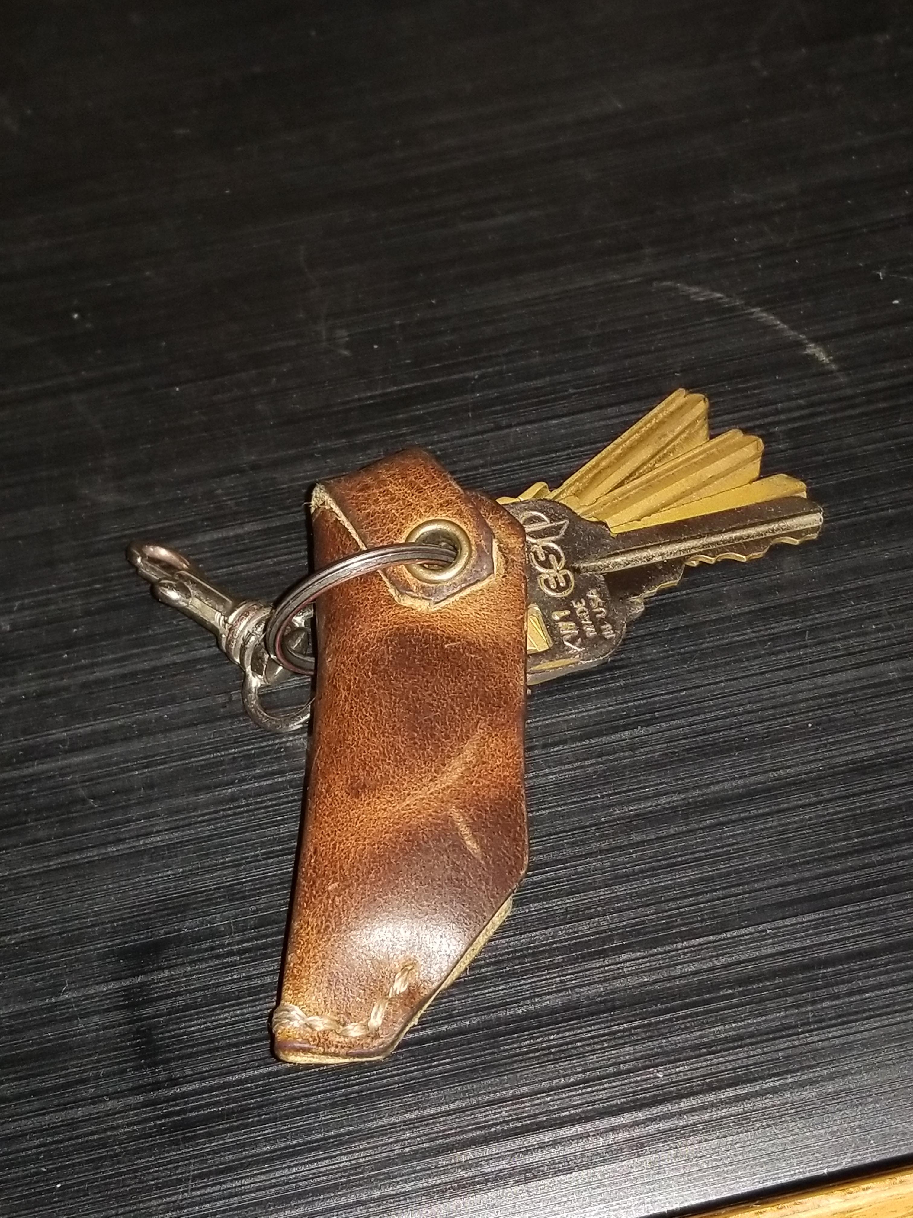 I made a scrap leather keychain pocket protector thing r/Leathercraft