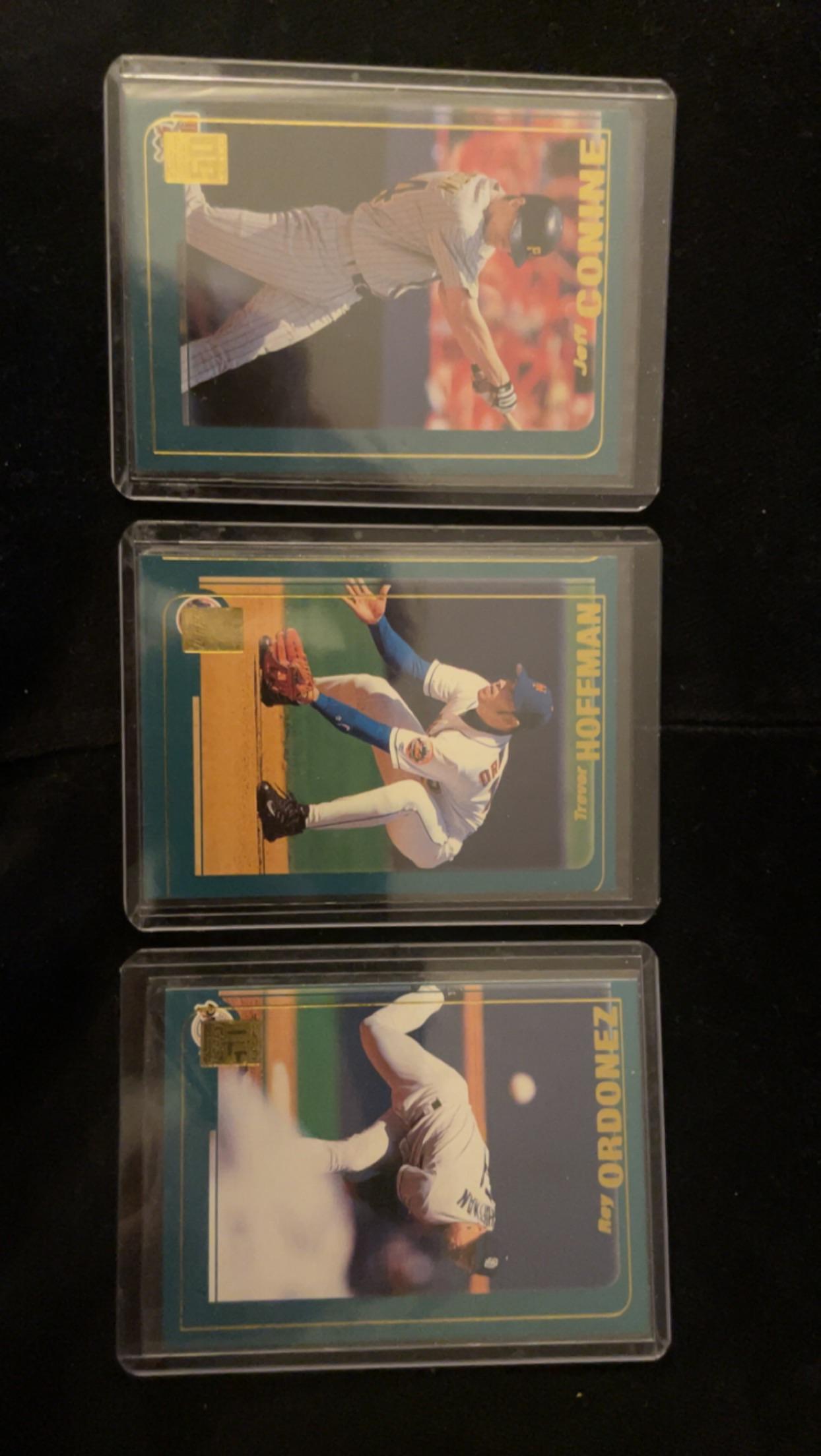 Are the names on these card supposed to be upside down? r/baseballcards