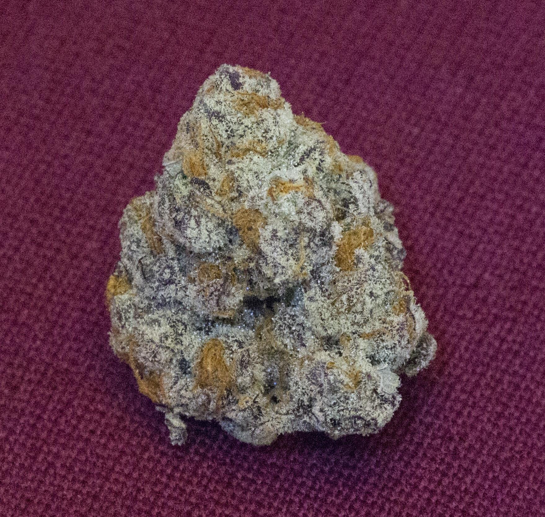 Finished bud of the purple punch I just did r/weed
