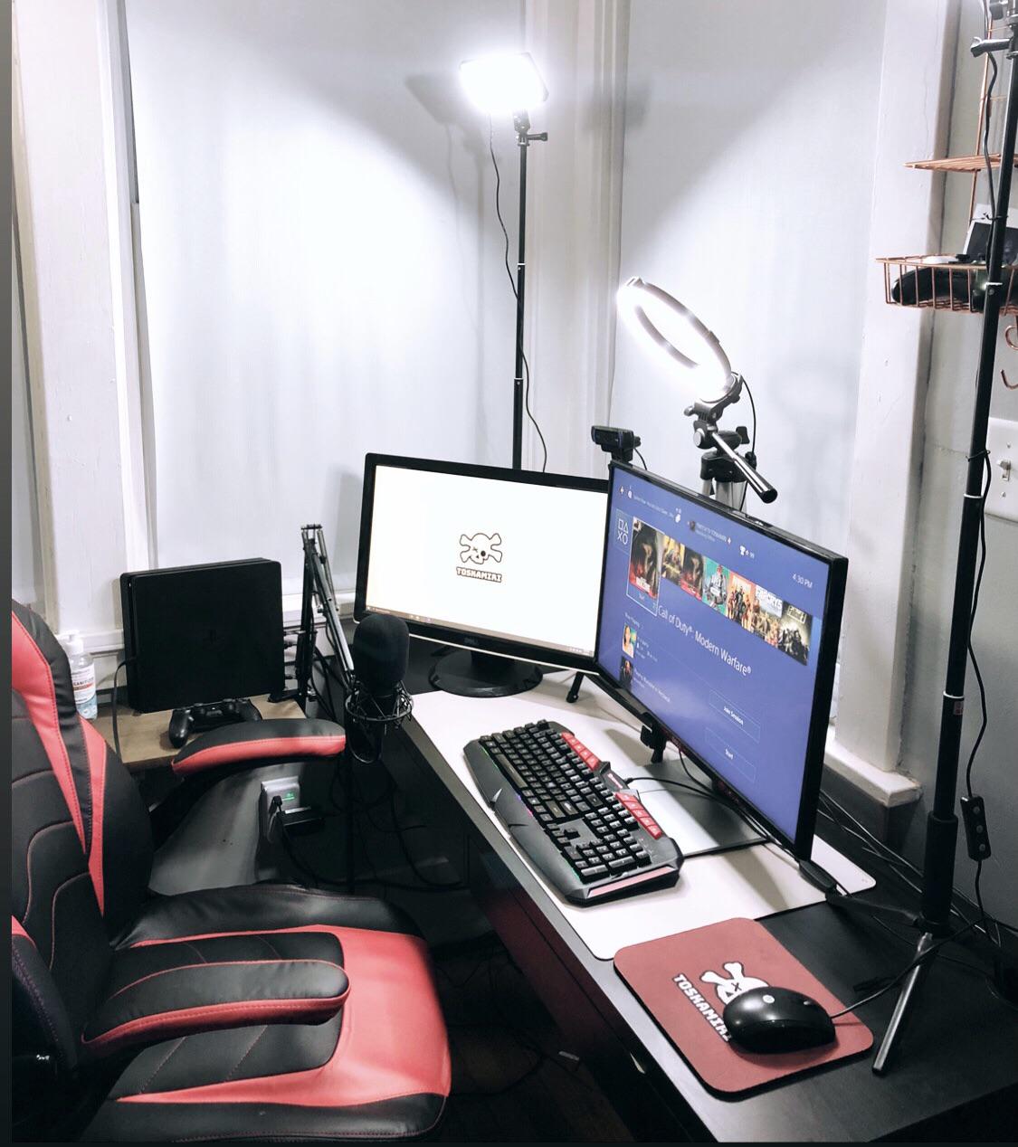 Live everyday Twitch.tv/TOSKAMIRI r/Streamers