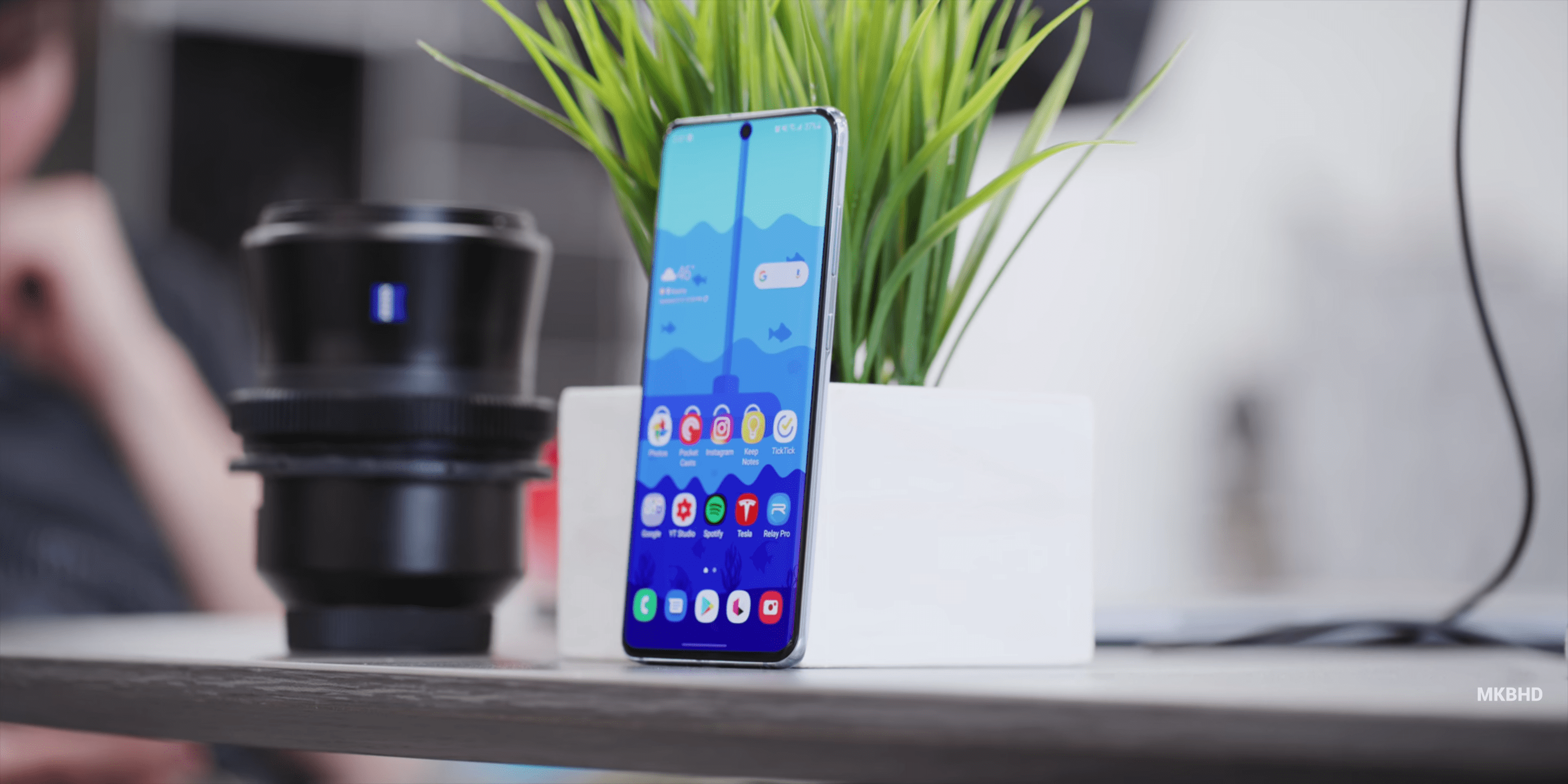 MKBHD S20 Wallpaper link in comments UltraPix r/GalaxyS20Wallpapers