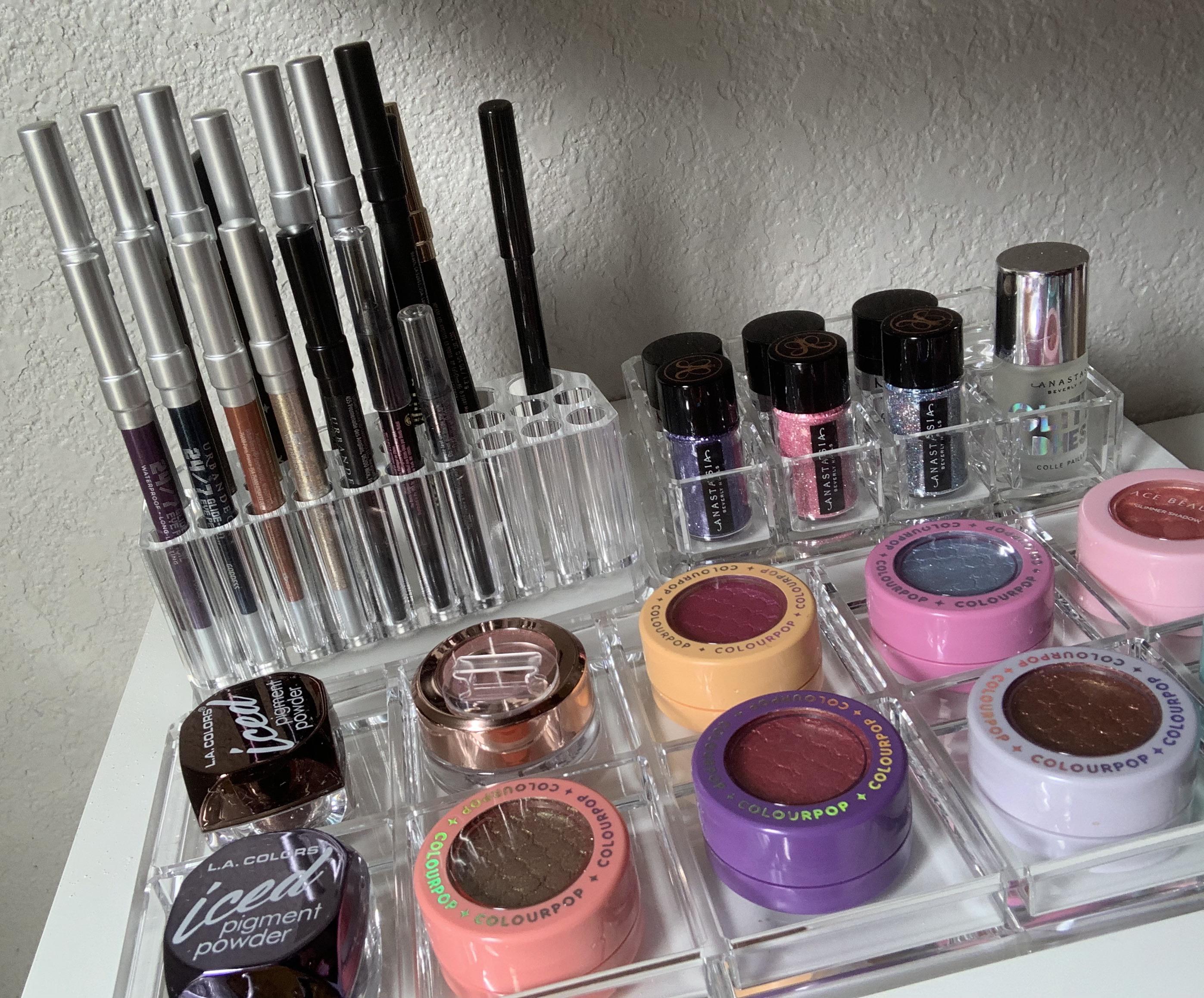 Wanted to share the cute eyeliner/glitter/eyeshadow holders I got off