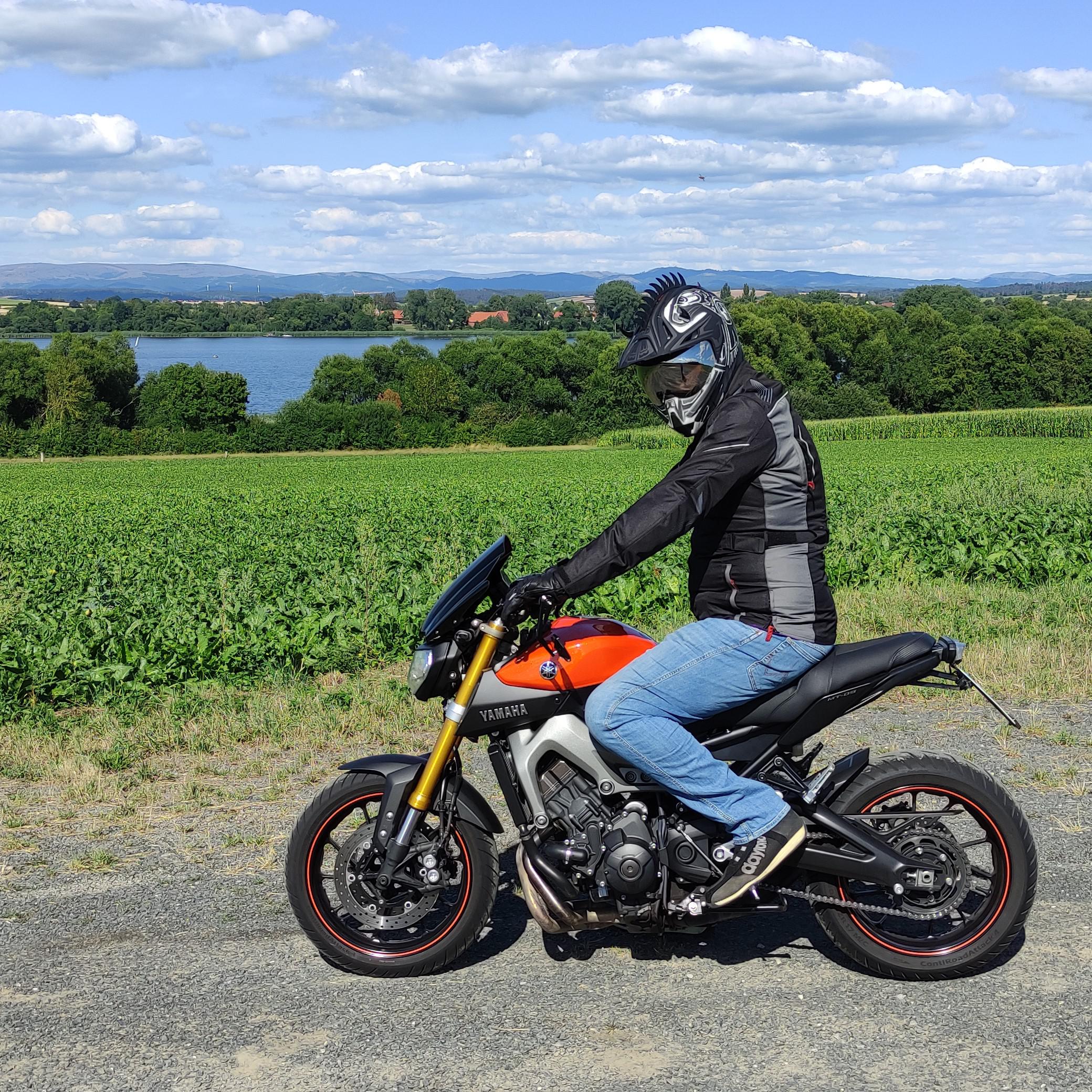 I Heard You Like Tall Riders So Here's Me On My MT09 r/motorcycle