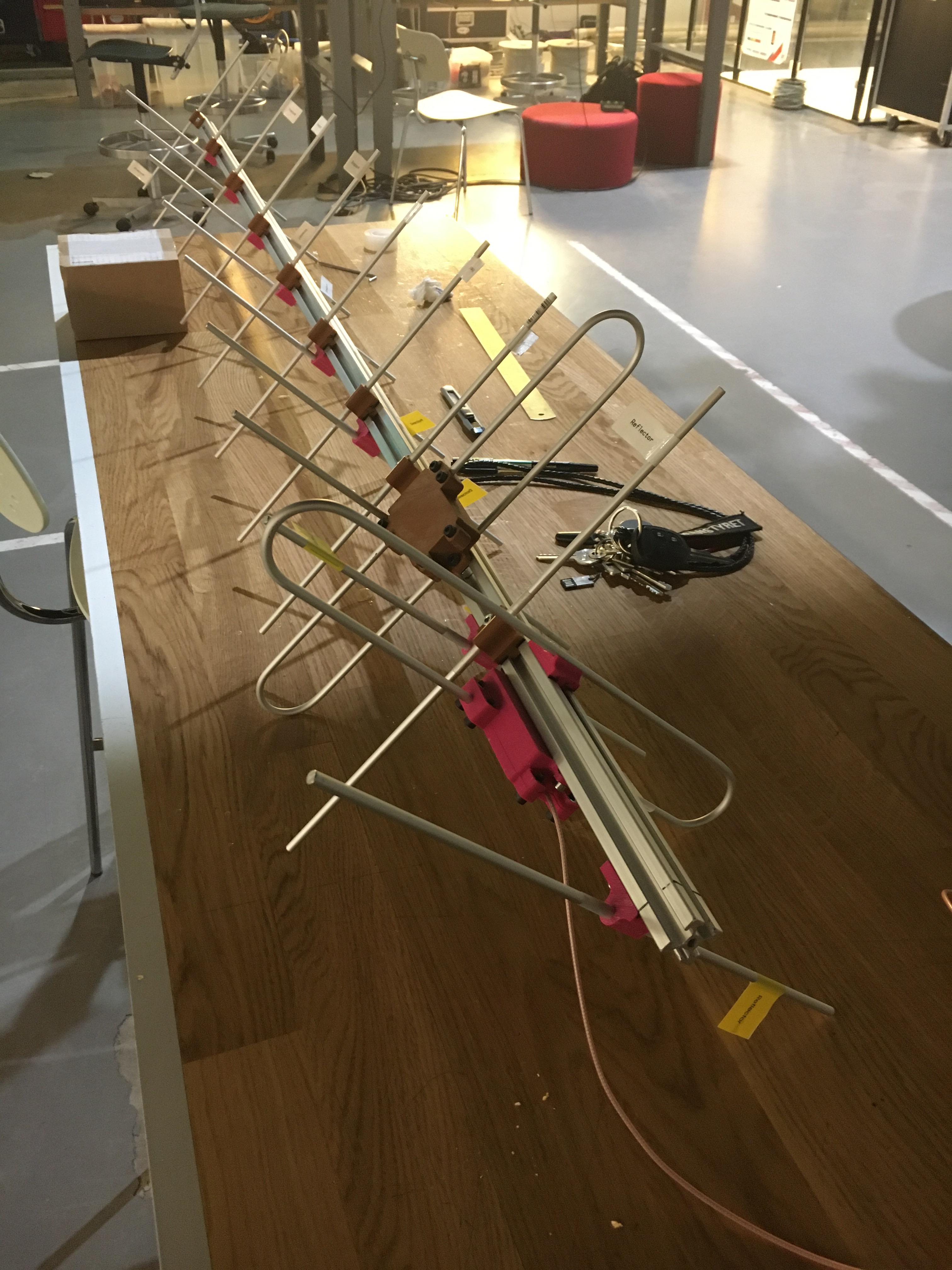 How do you terminate a crossyagi antenna with two folded dipole to