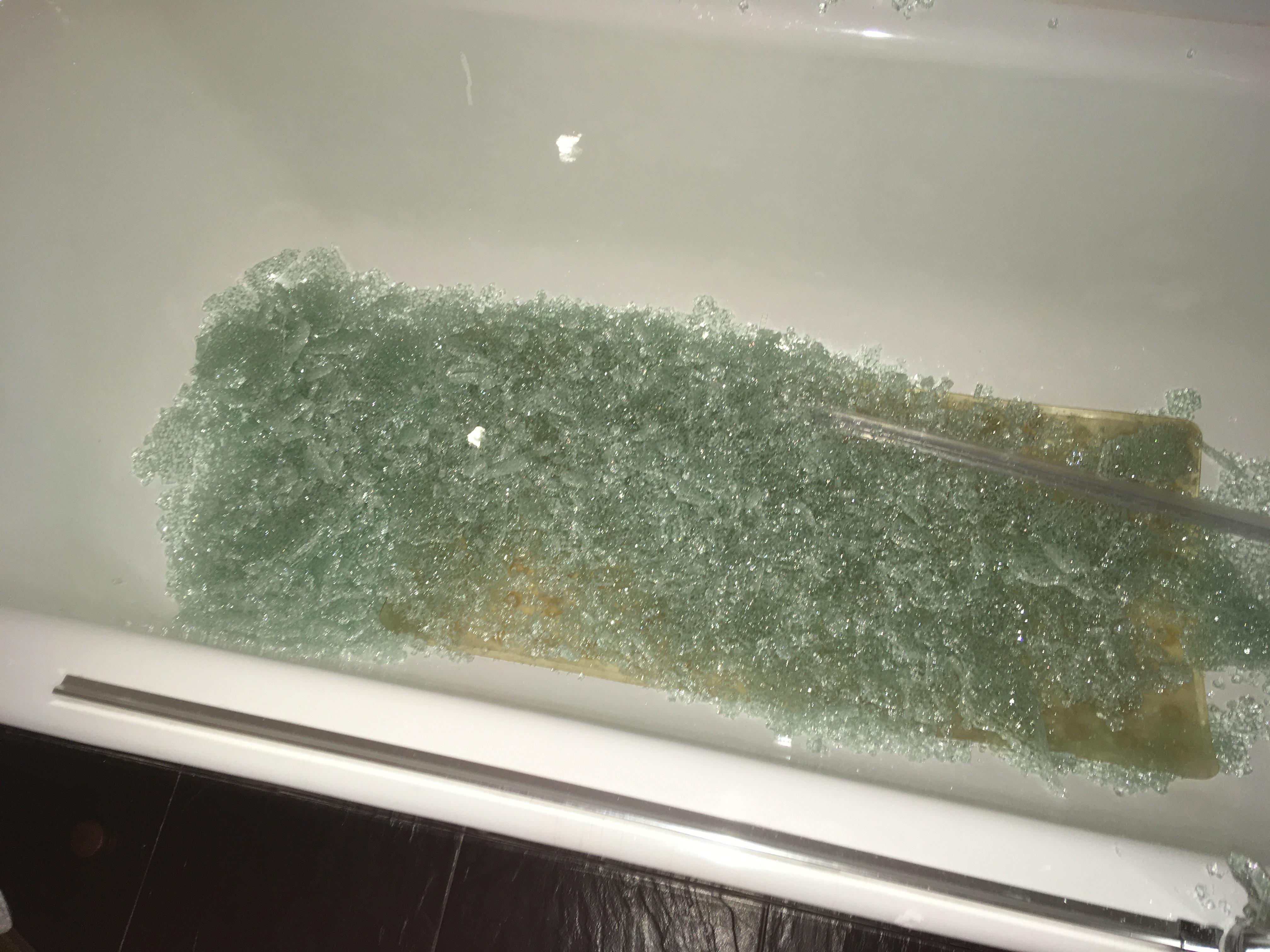 The goddamn bathtub glass cover fell r/Wellthatsucks