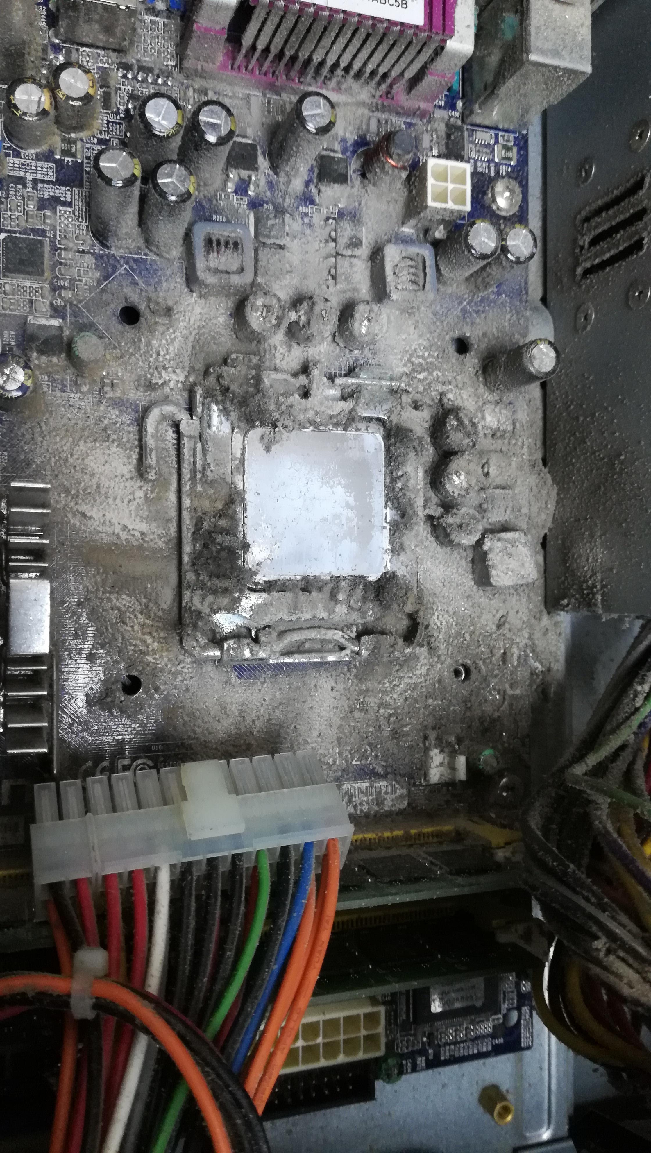 "My PC keeps shutting down..." r/techsupportgore