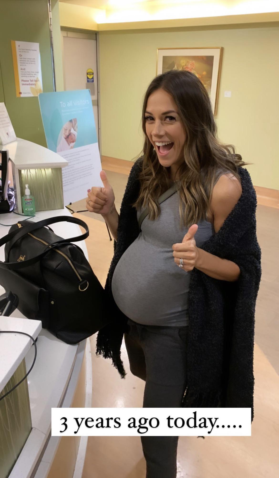 Jana Kramer pregnant r/PregCelebs