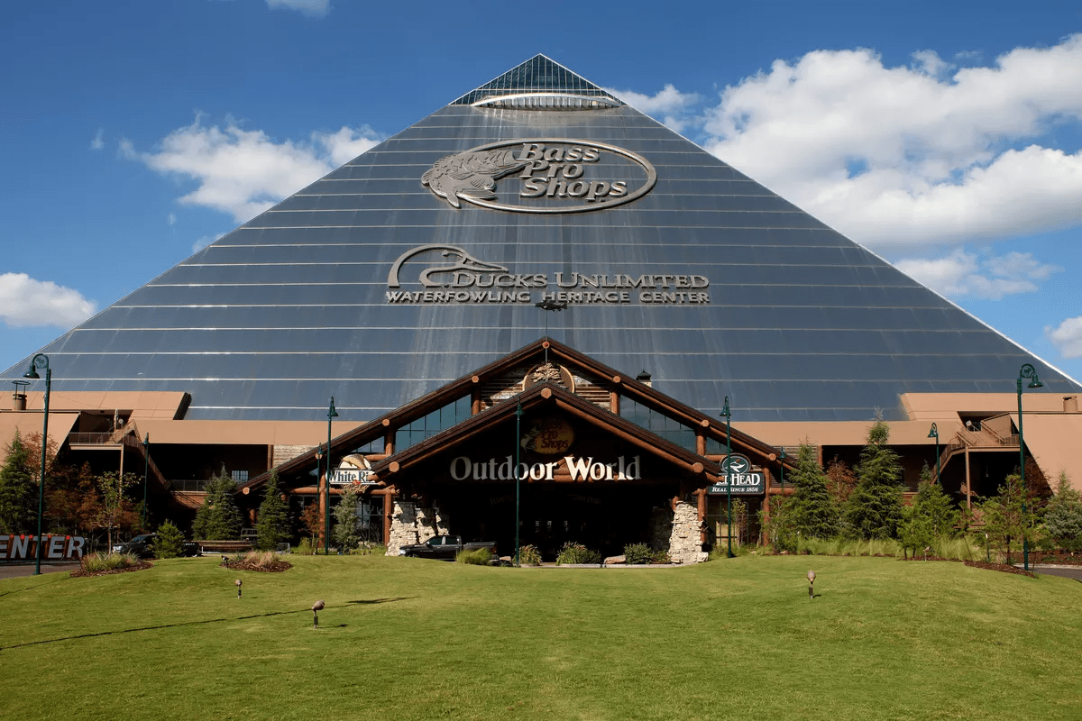 The Bass Pro Shops Pyramid in Memphis. r/architecture