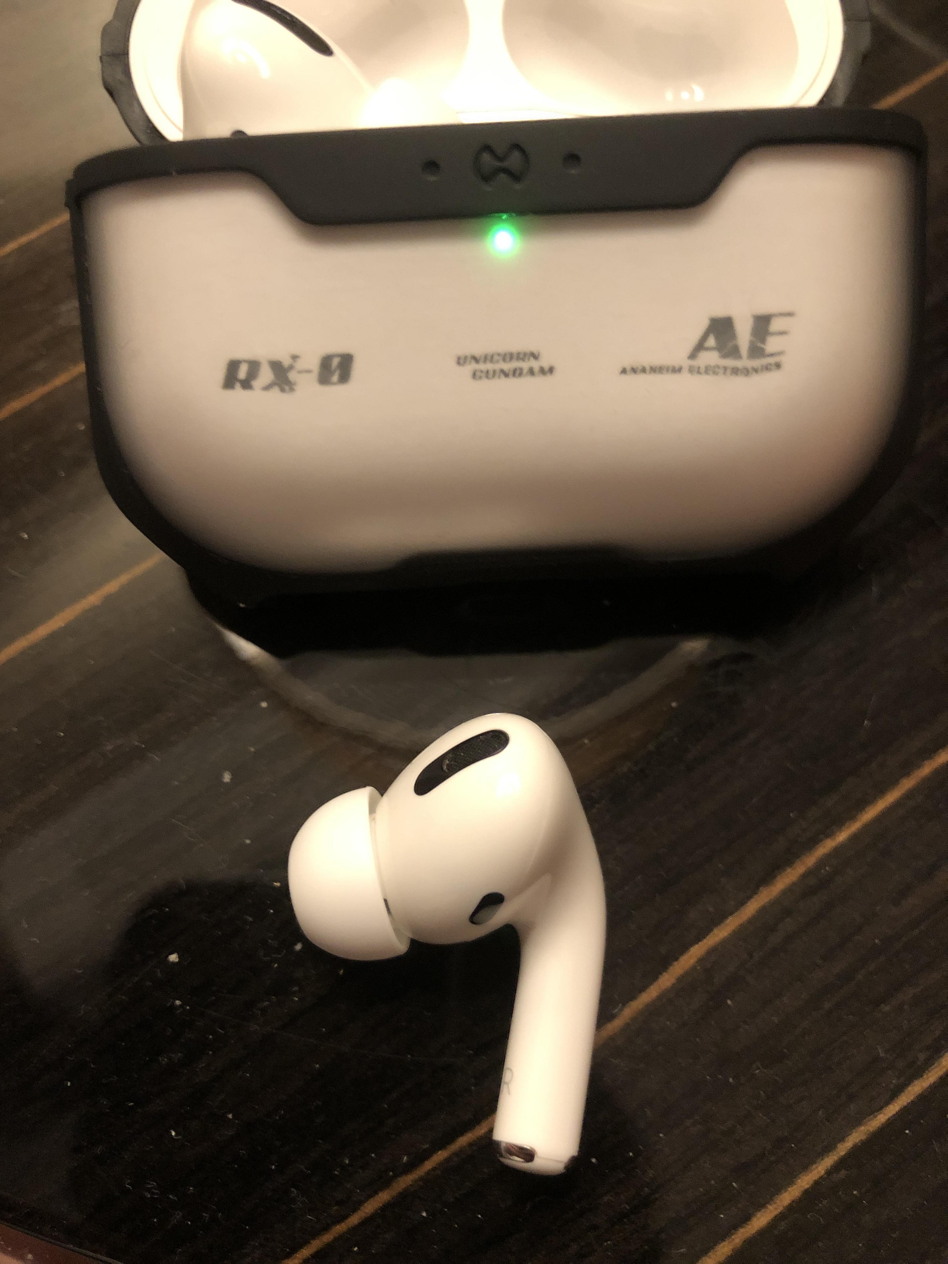 Hey guys my right airpods pro can’t activate transparency