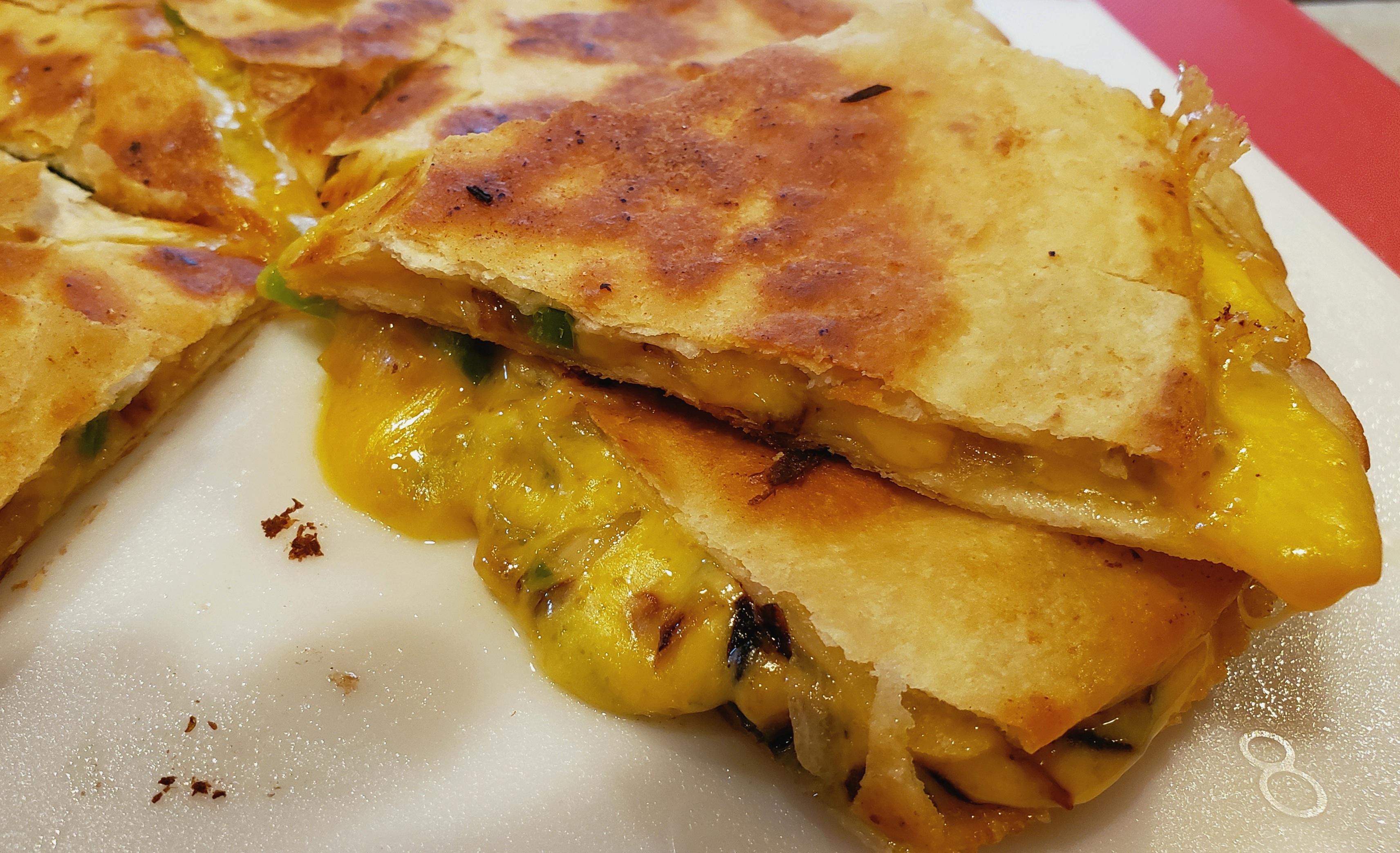 [Homemade] Quesadilla with fried jalapenos and onions r/food