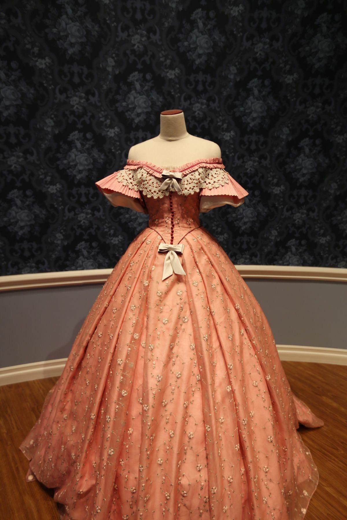 Mary Todd Lincoln dress 1850s. r/fashionhistory