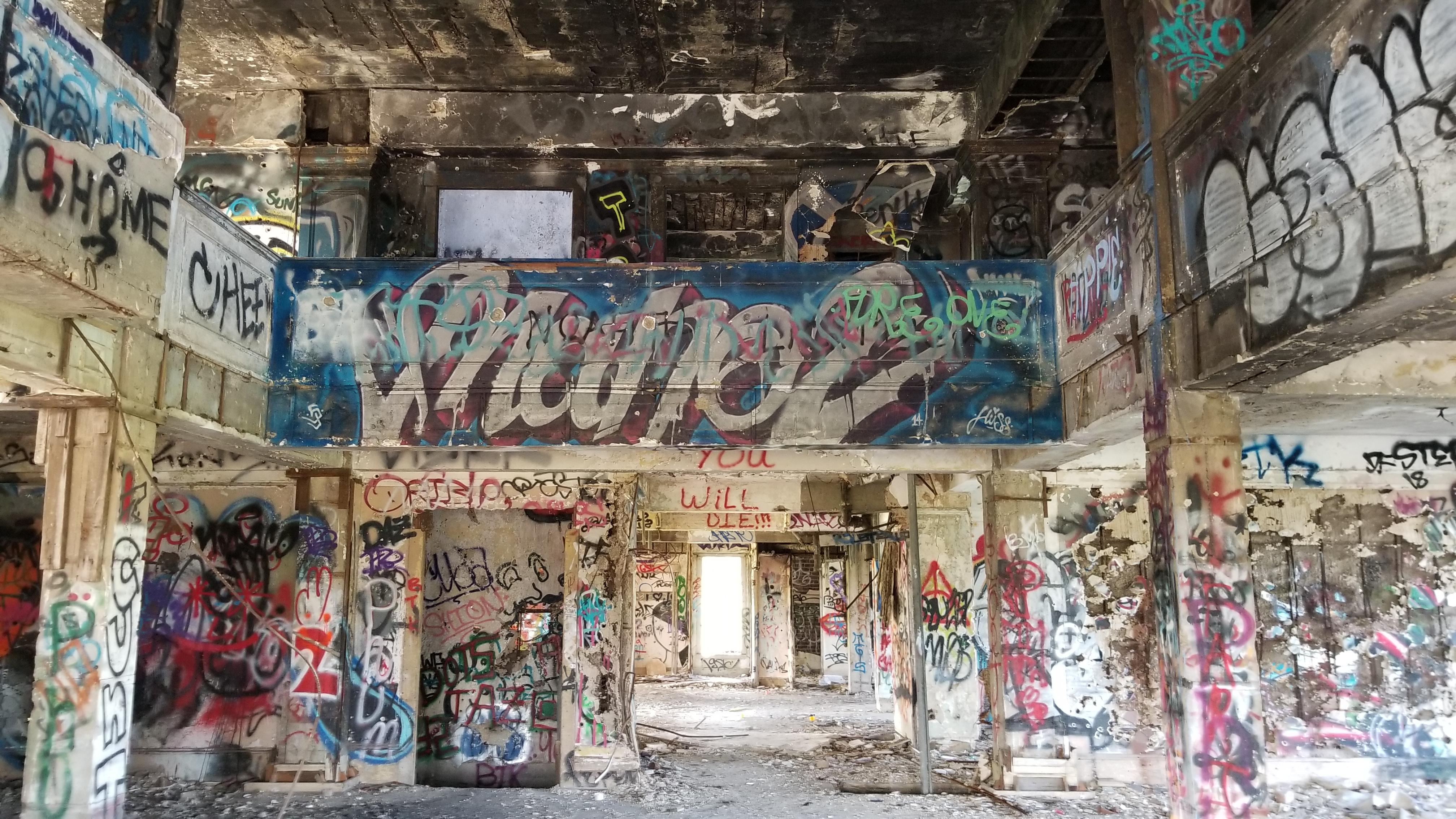 Byron Hot Springs Hotel. [4032x2268][OC] r/AbandonedPorn