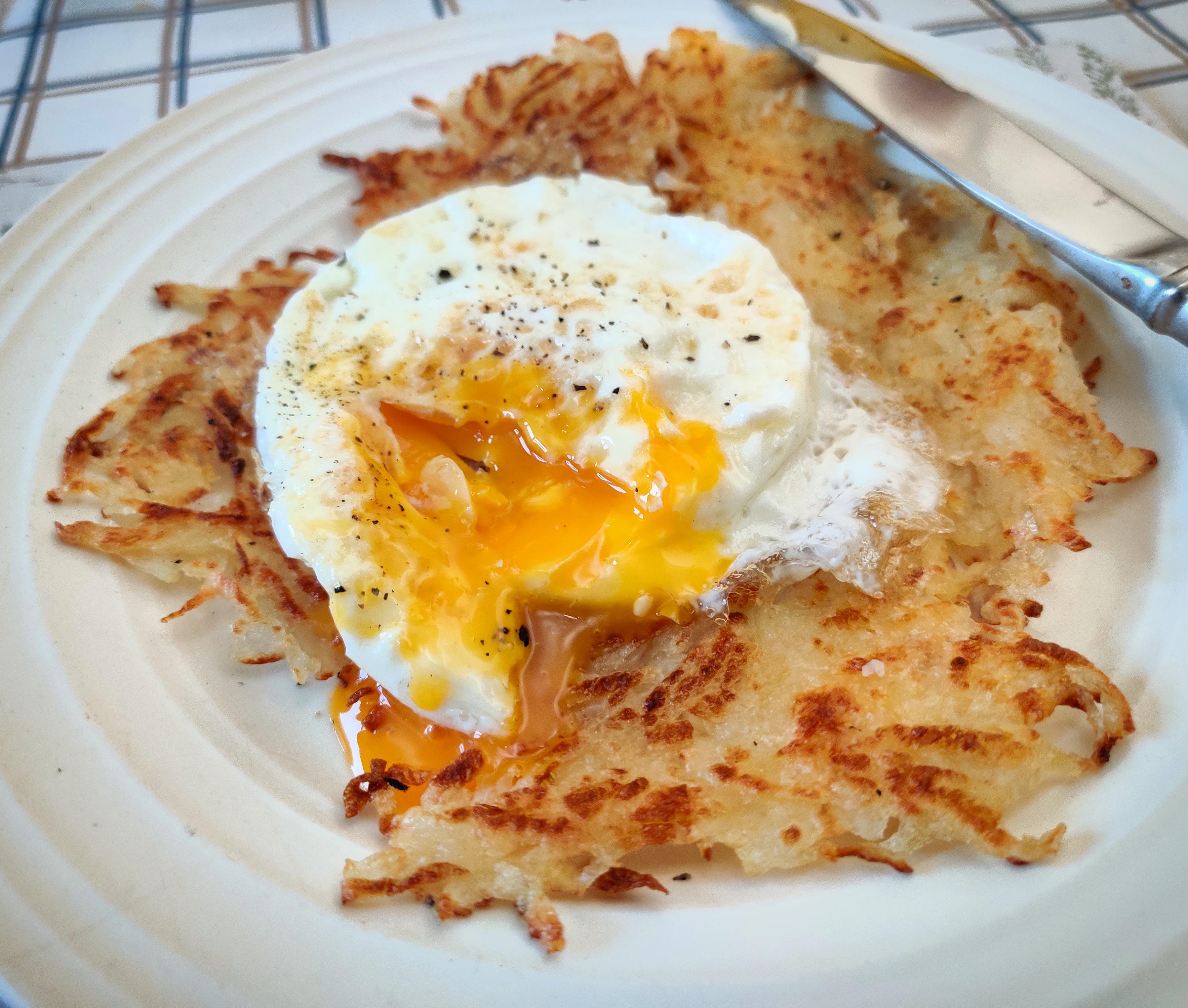Homemade hash browns with an egg r/FoodPorn