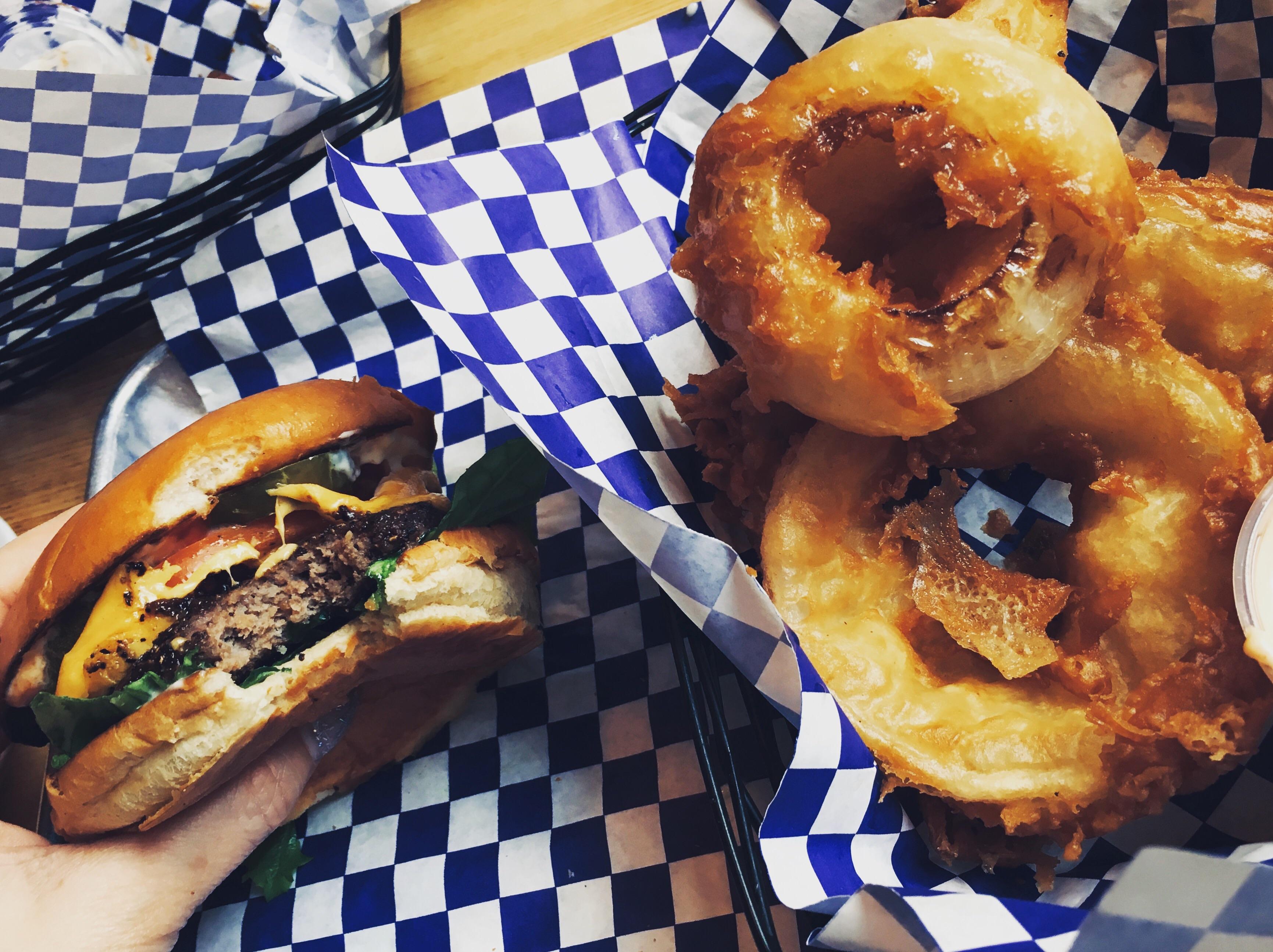 [I ate] Classic Cheeseburger and Onion Rings r/food
