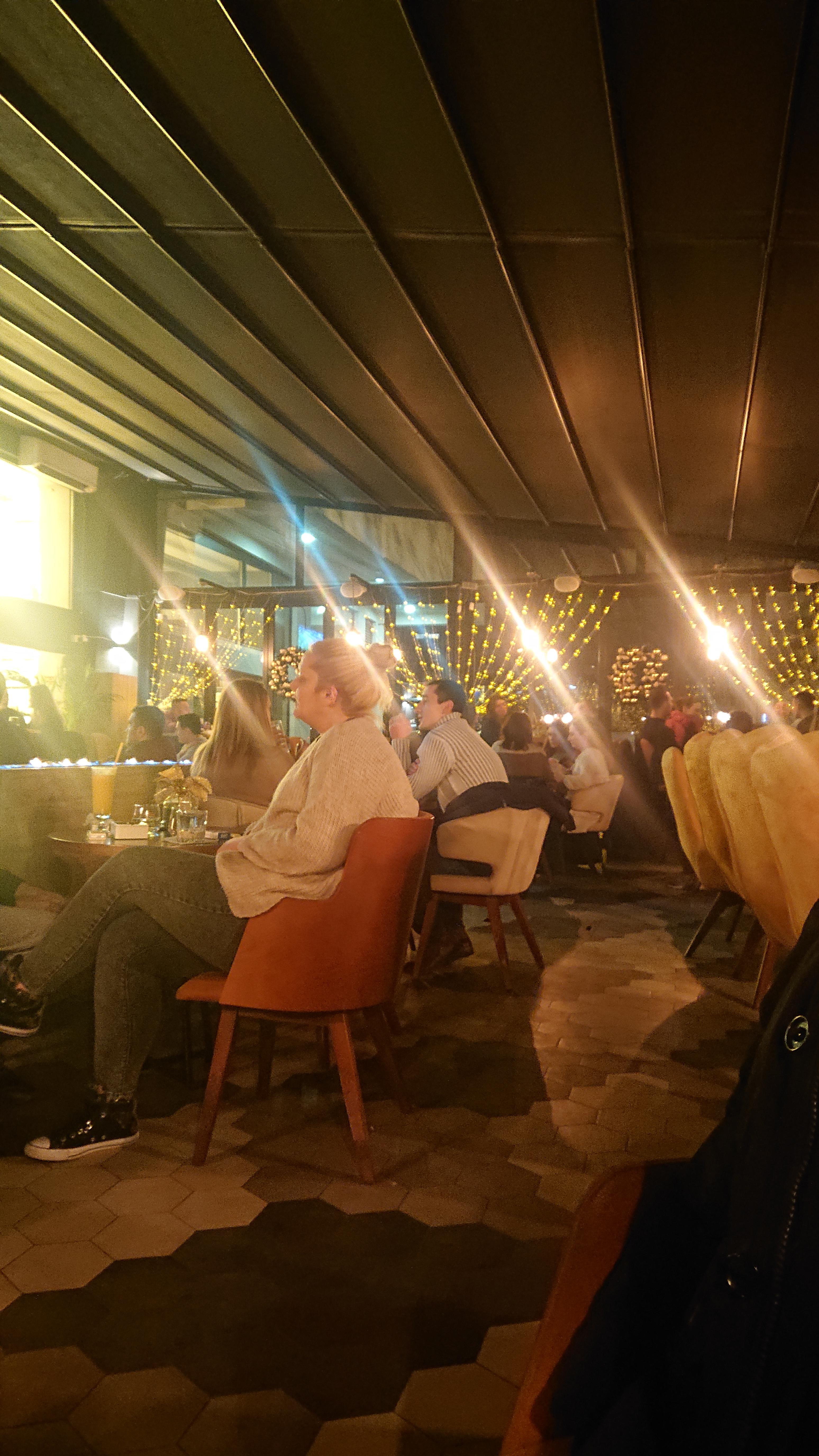 [PHOTO] Very bad lights glare on XZ3 with stock camera app. Any ideas