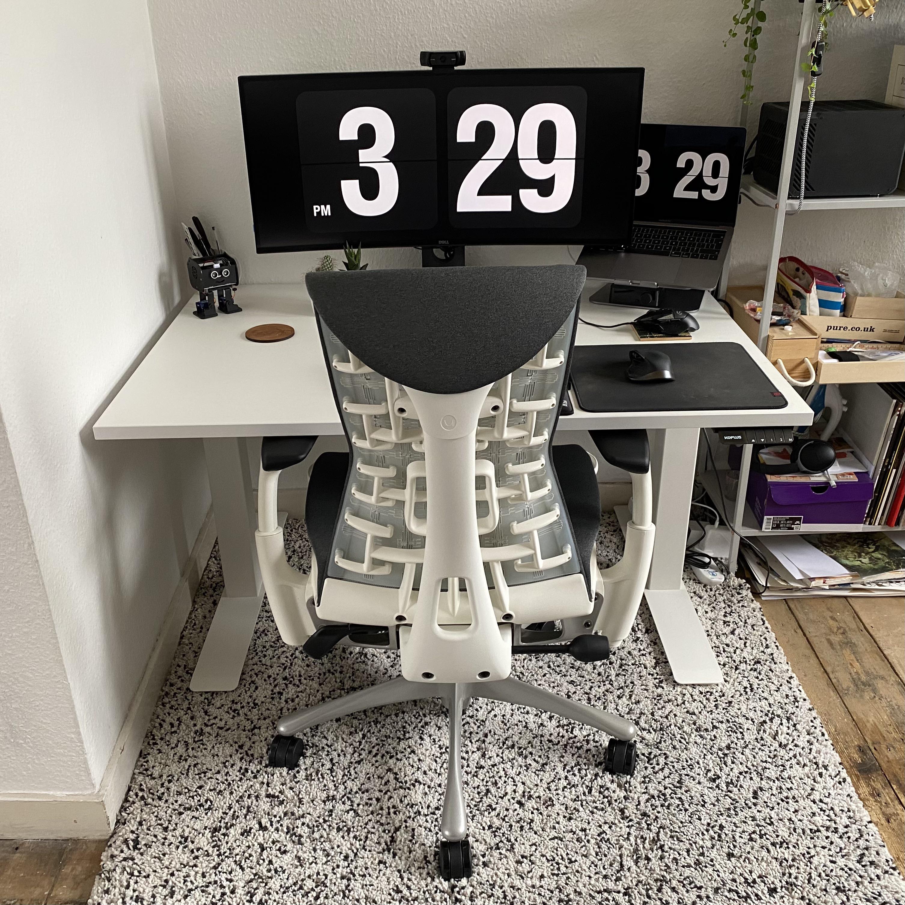 It’s finally “New chair day” I’m in love hermanmiller