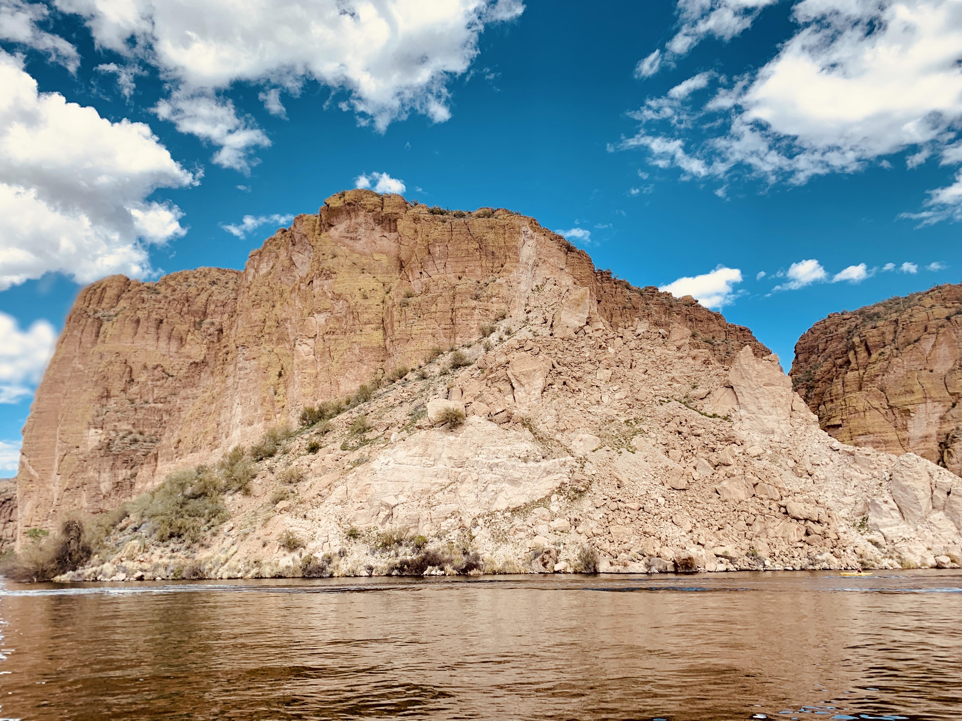 Canyon Lake, Arizona [OC] [3942x2958] r/EarthPorn