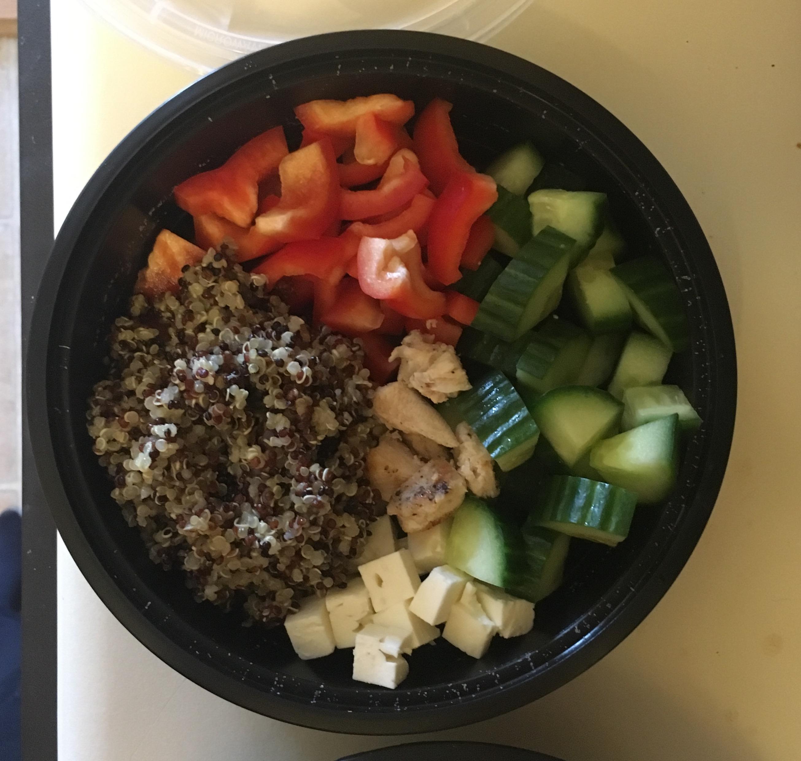 Quinoa Salad bowl 329 cal (with dressing) r/1200isplenty