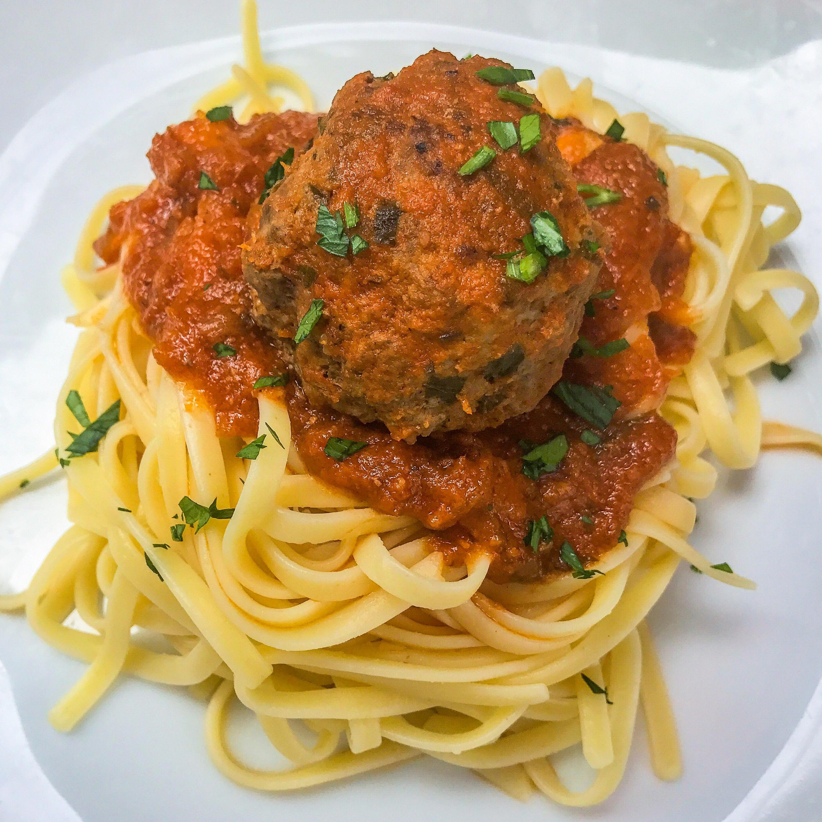 [Homemade] Spaghetti and Meatball (yeah, one meatball) r/food