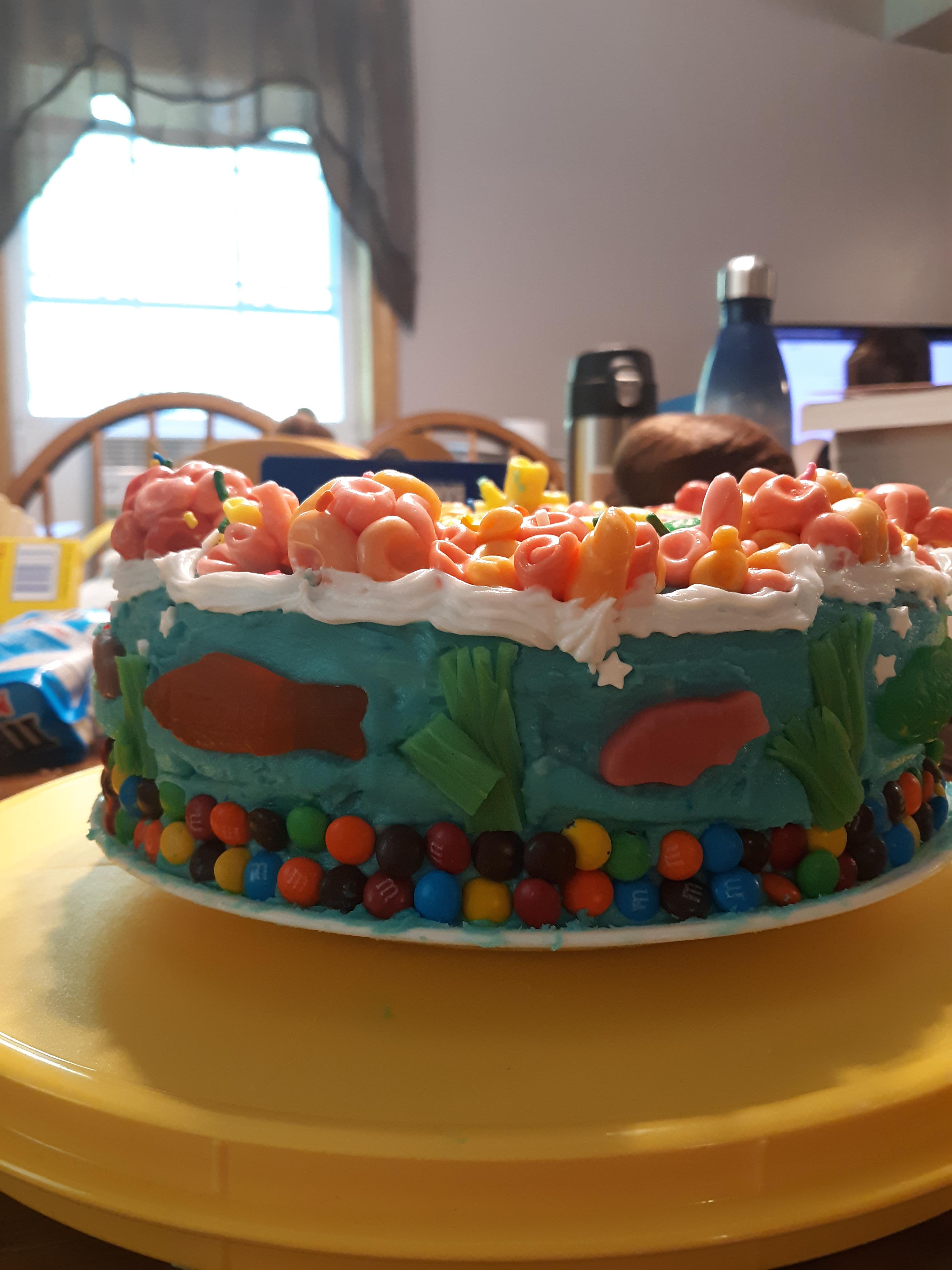 An aquarium themed cake I made for my birthday r/FondantHate